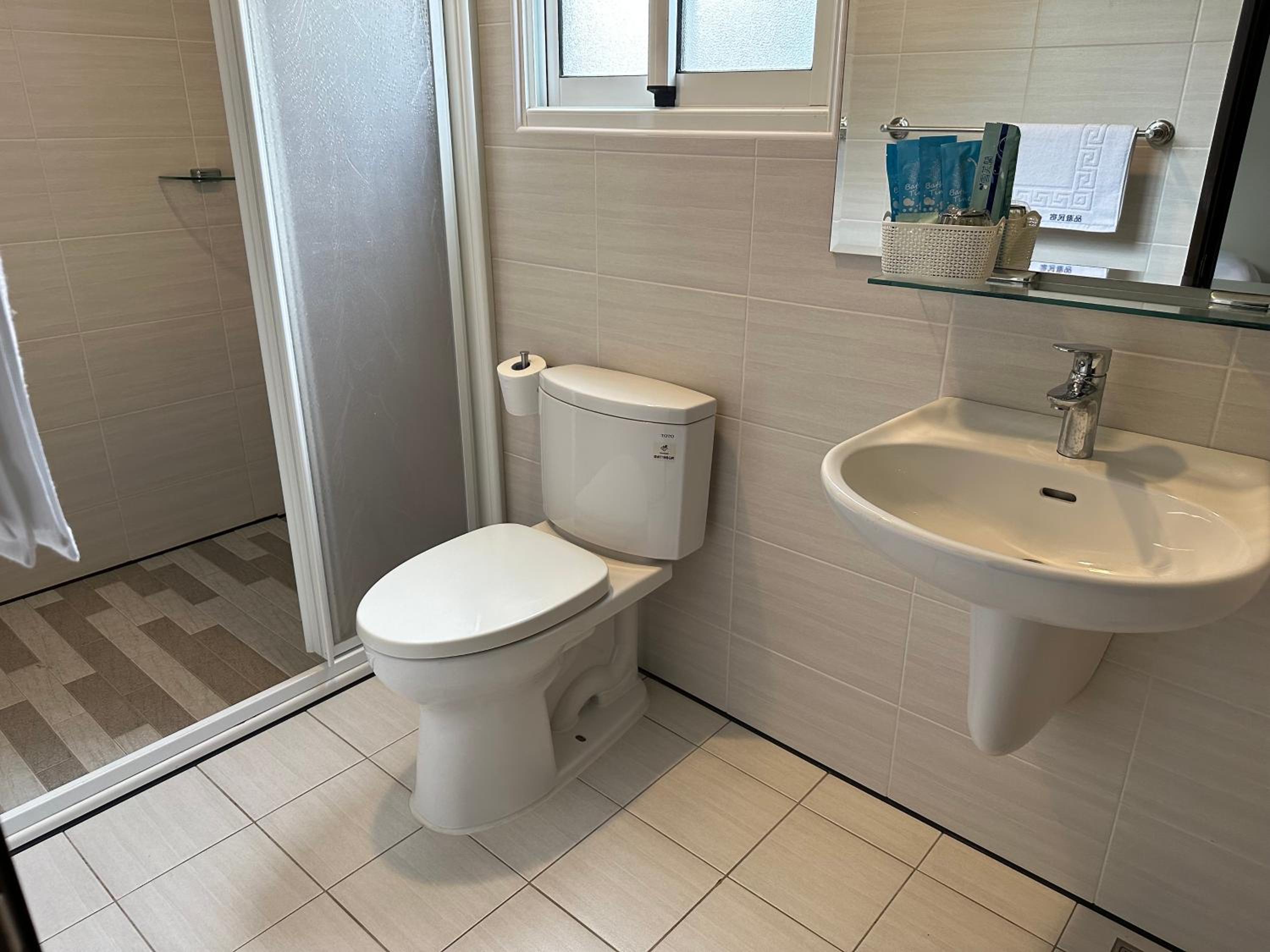 Standard Double Room - Photo 9