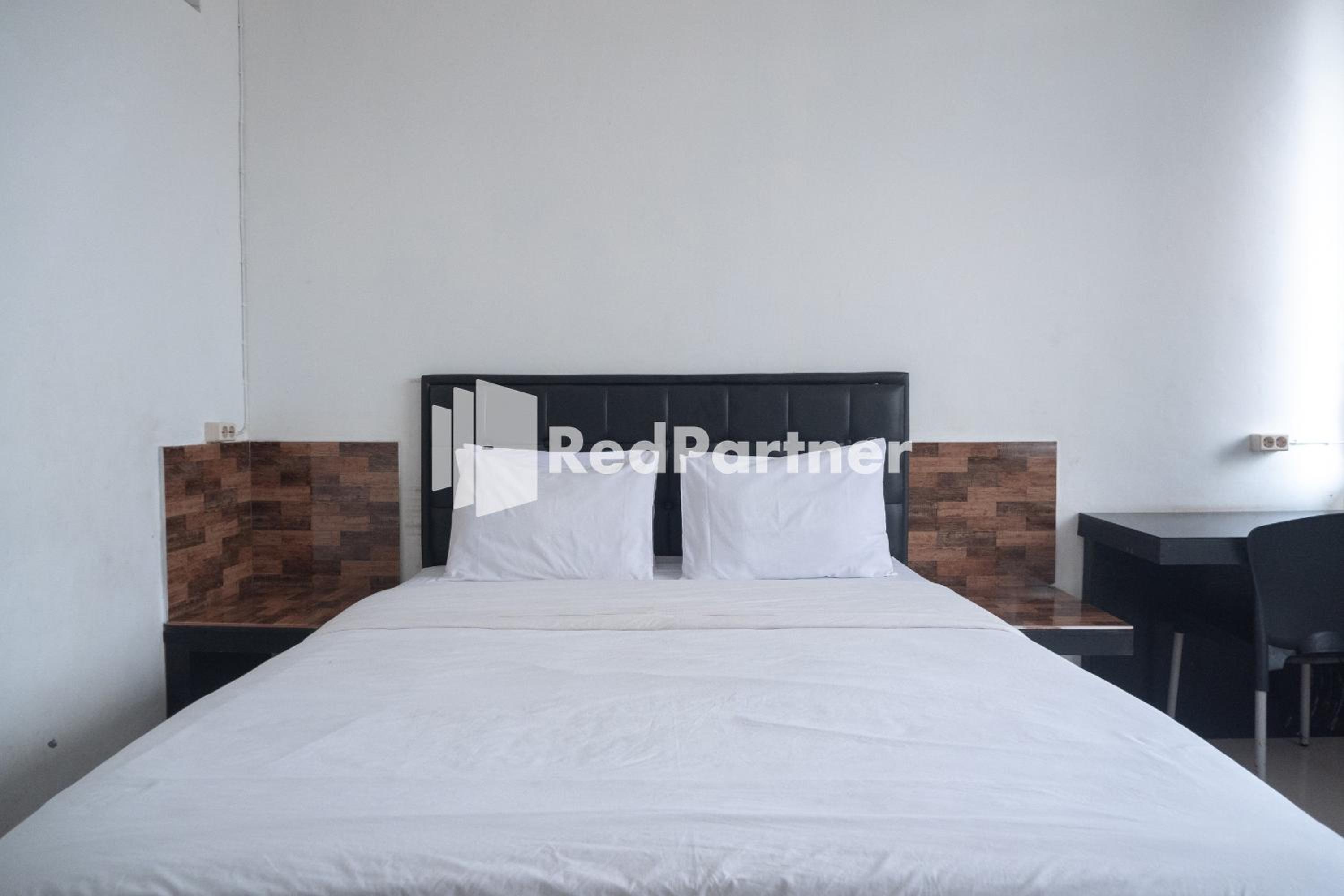 Deluxe Room - Photo 10