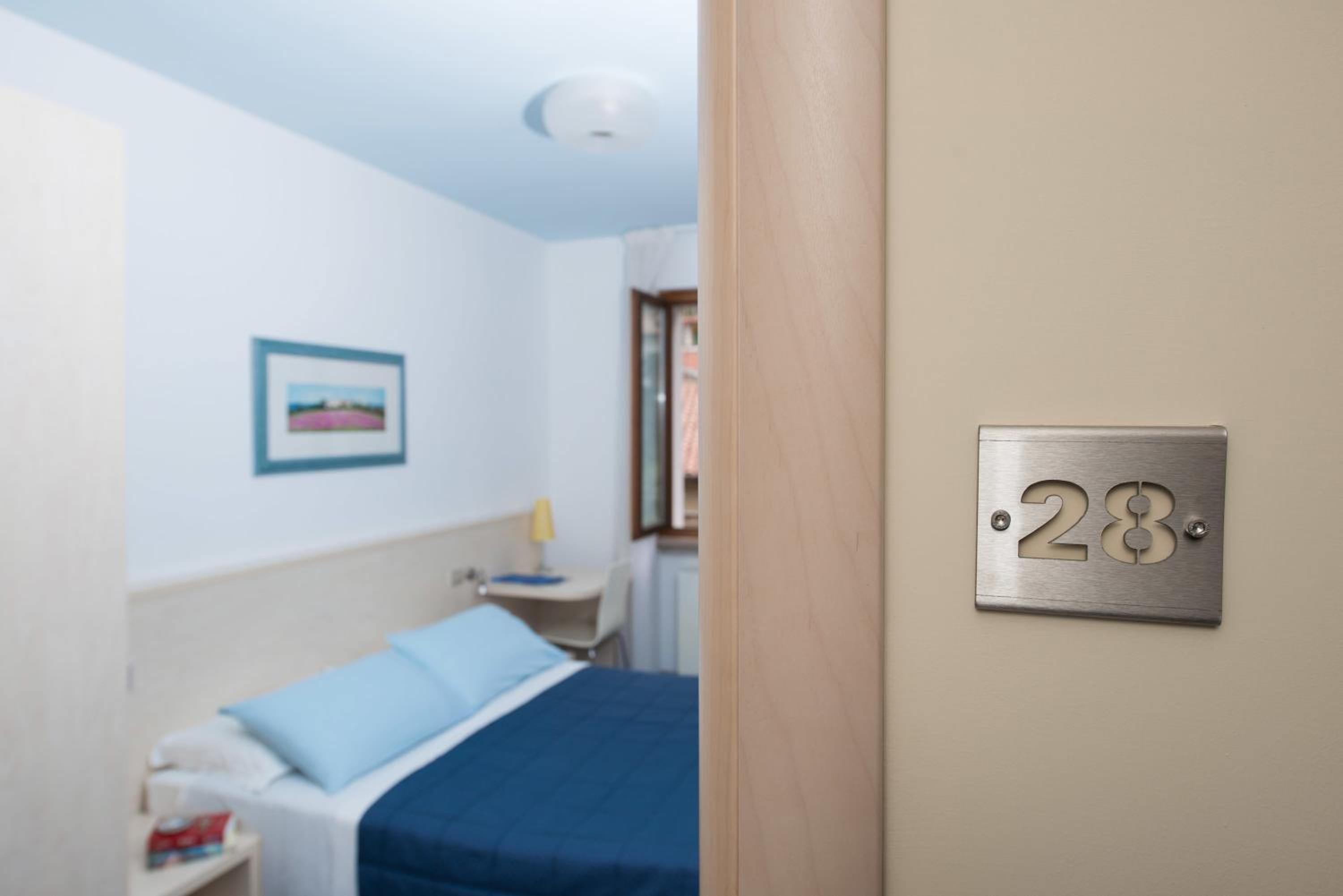 Single Room photo 2