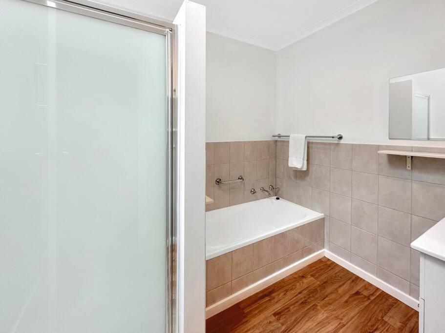 Three-Bedroom House photo 3