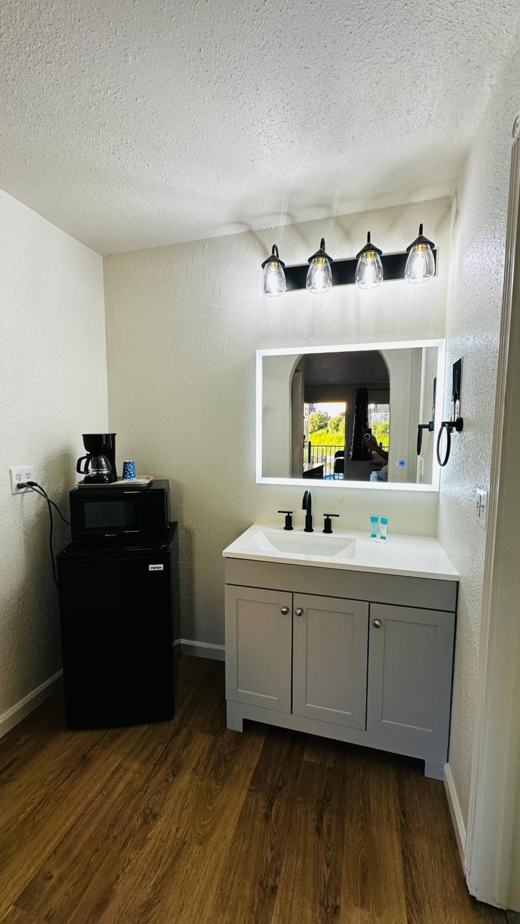 Deluxe King Room photo 2