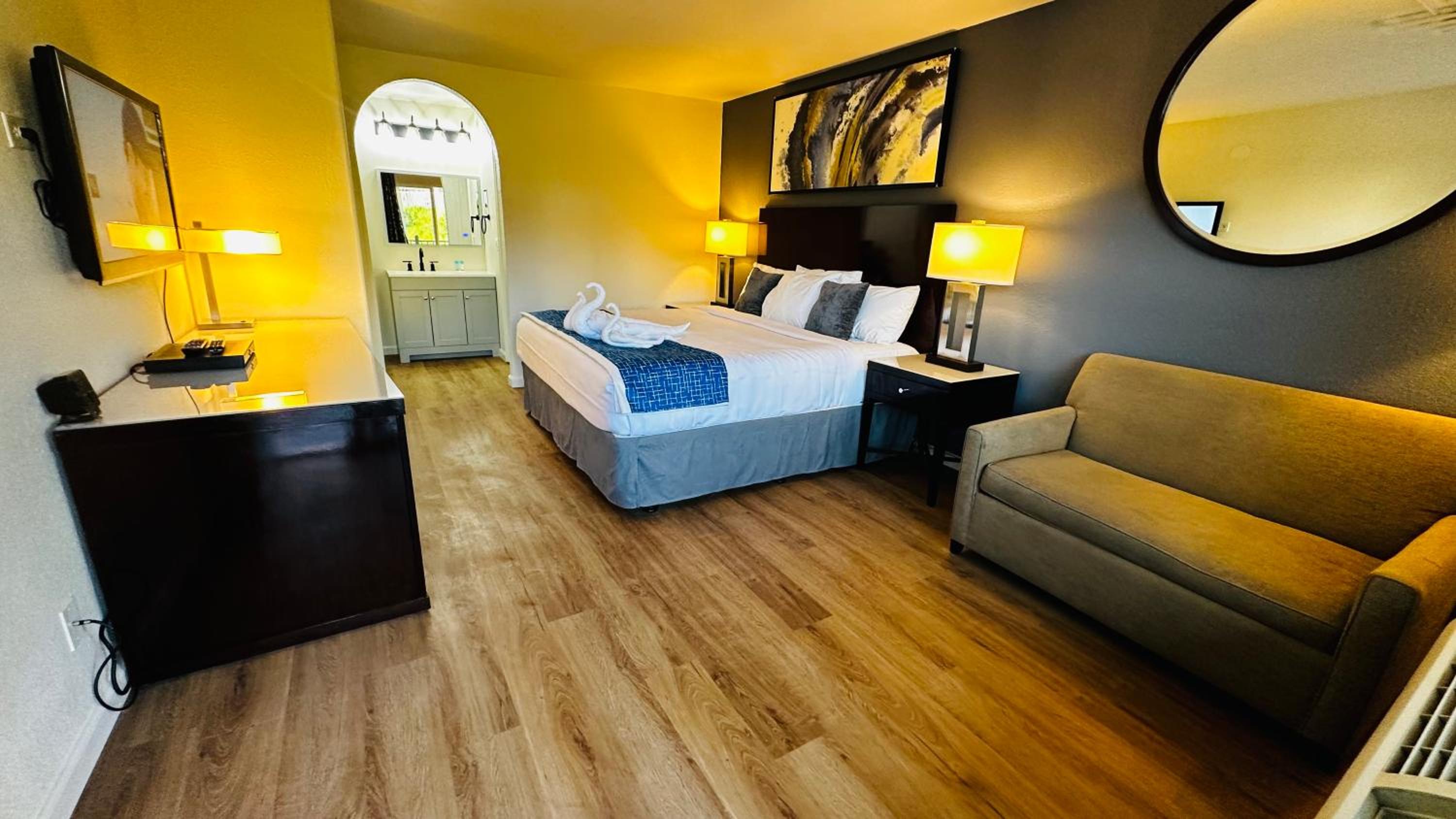 Deluxe King Room photo 1