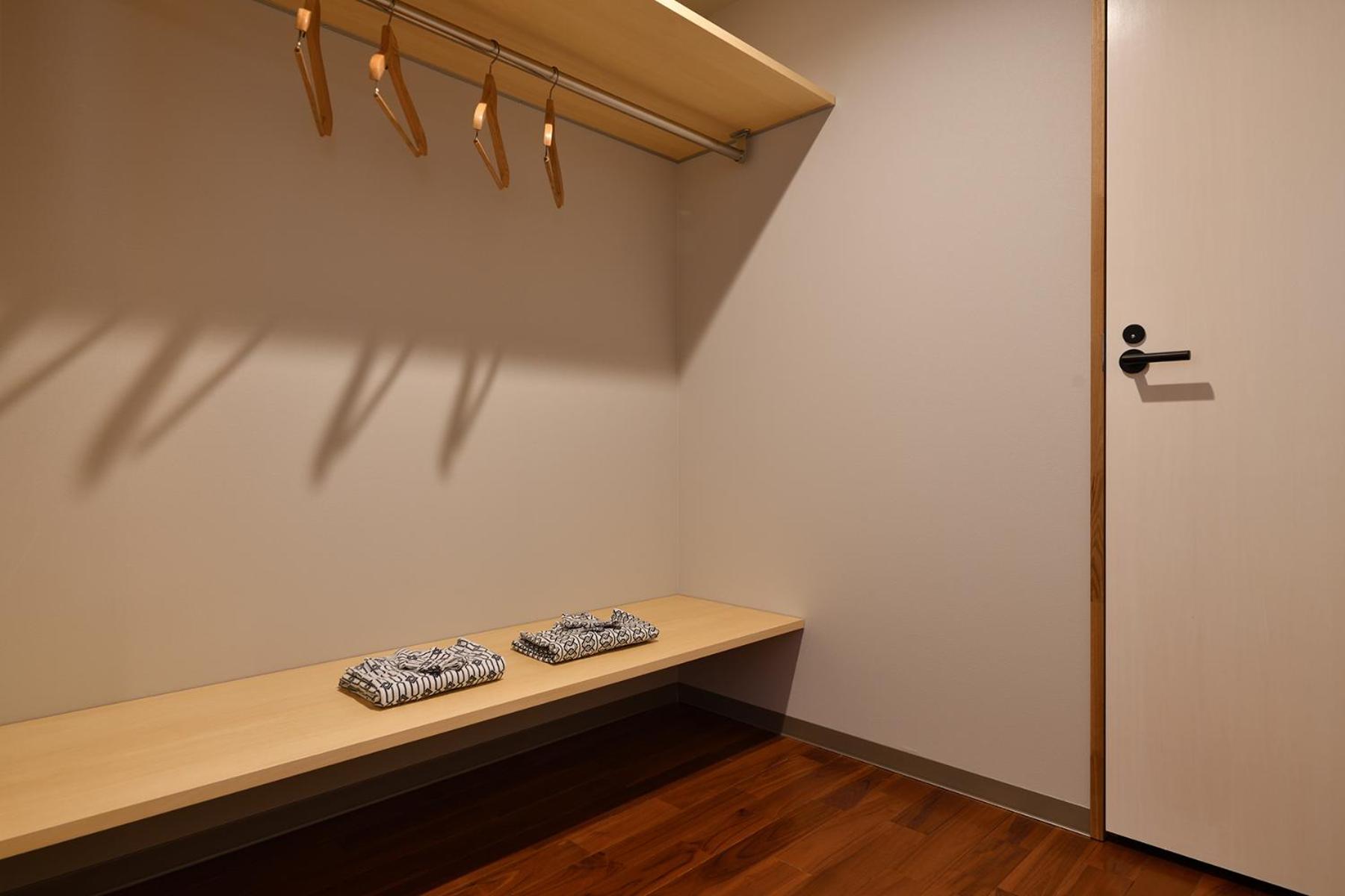 Penthouse Suite with Private Bath - Photo 2