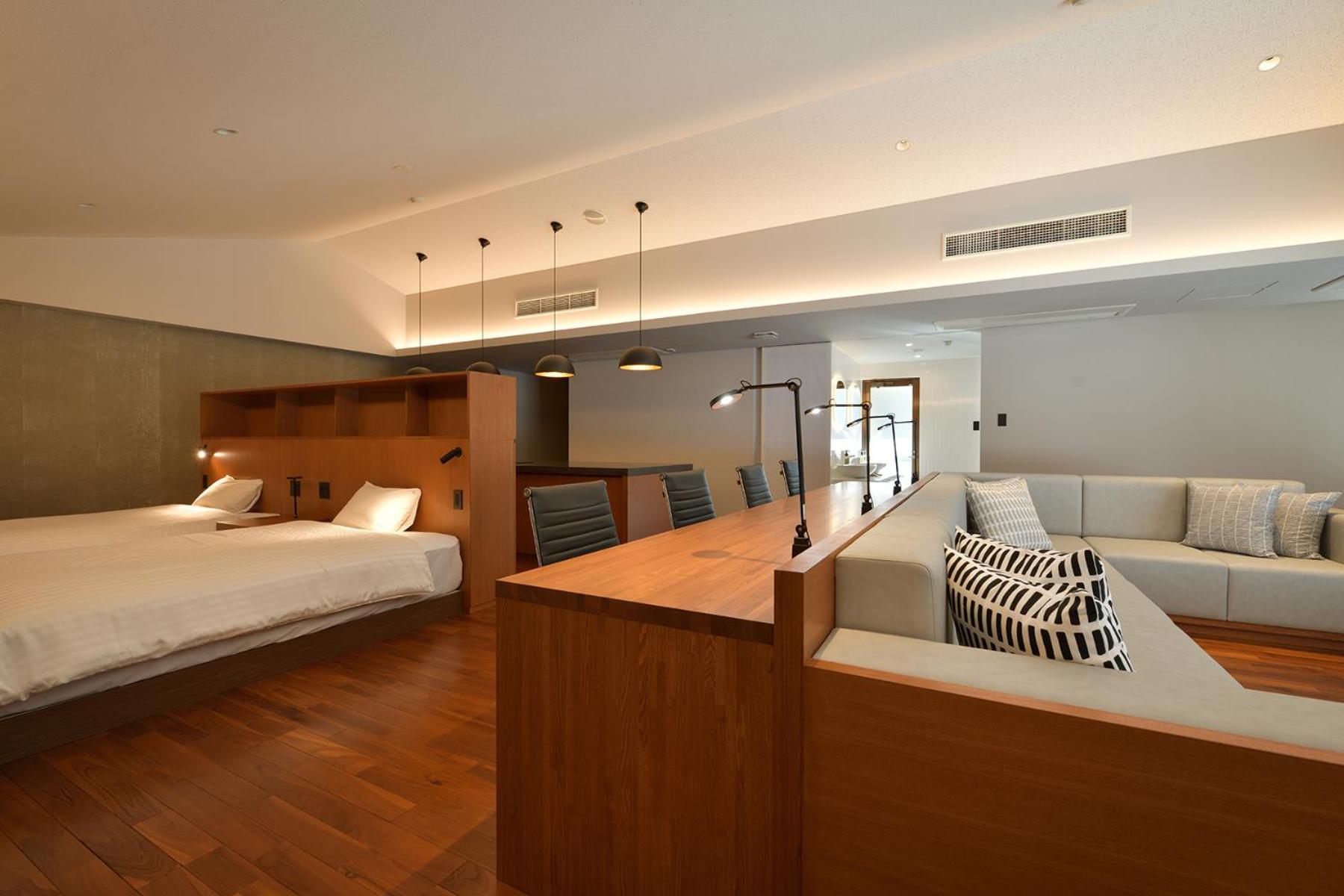 Penthouse Suite with Private Bath - Photo 3