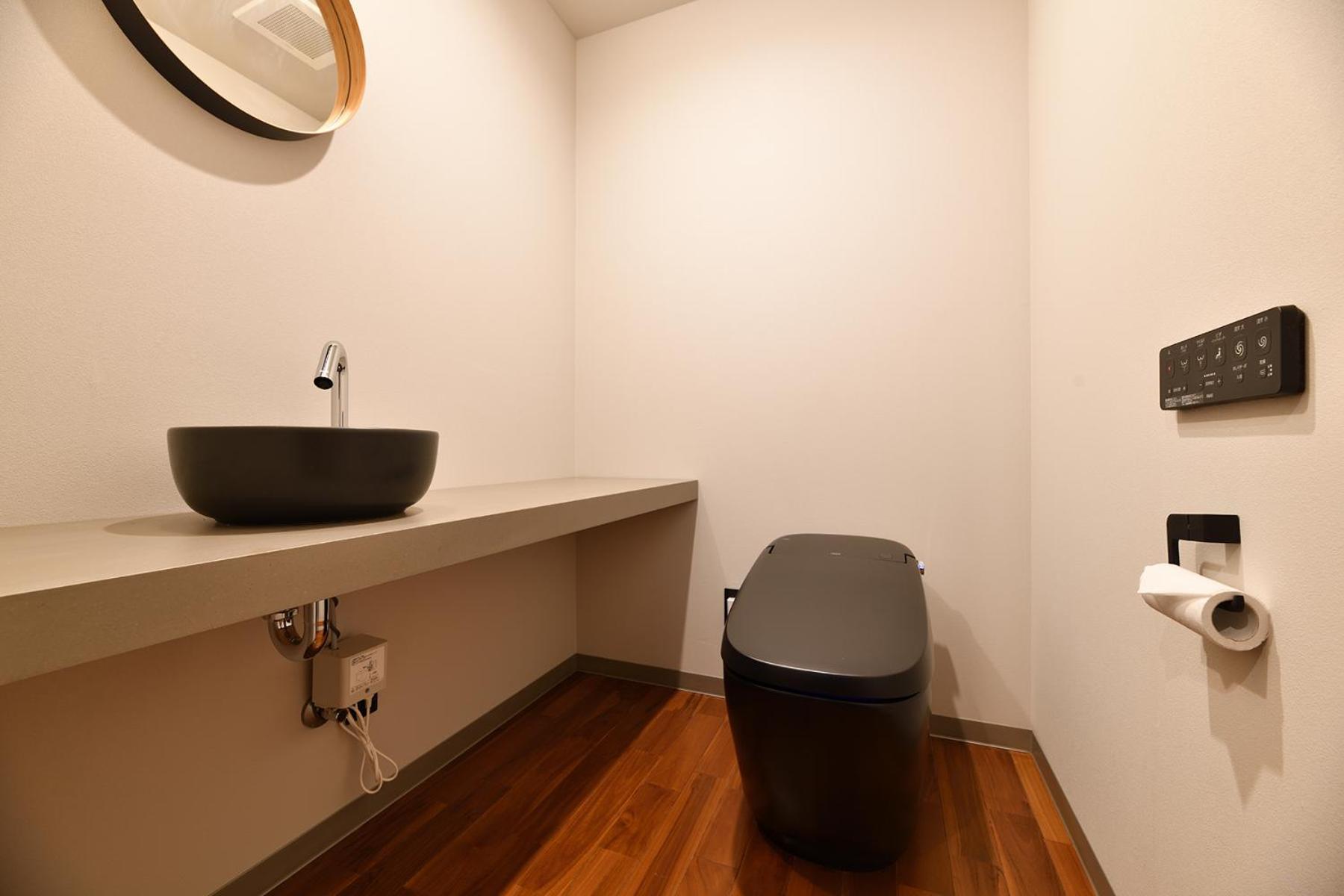Penthouse Suite with Private Bath - Photo 4
