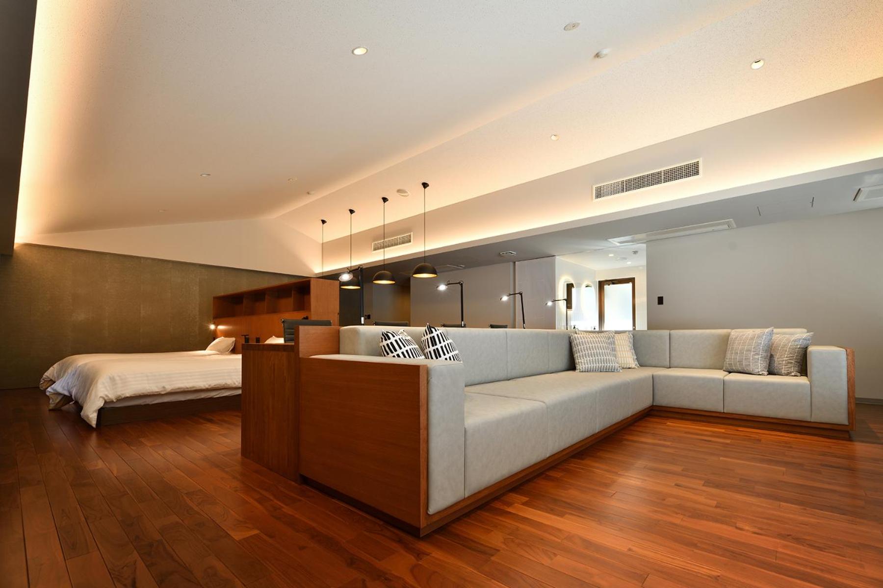 Penthouse Suite with Private Bath - Photo 6