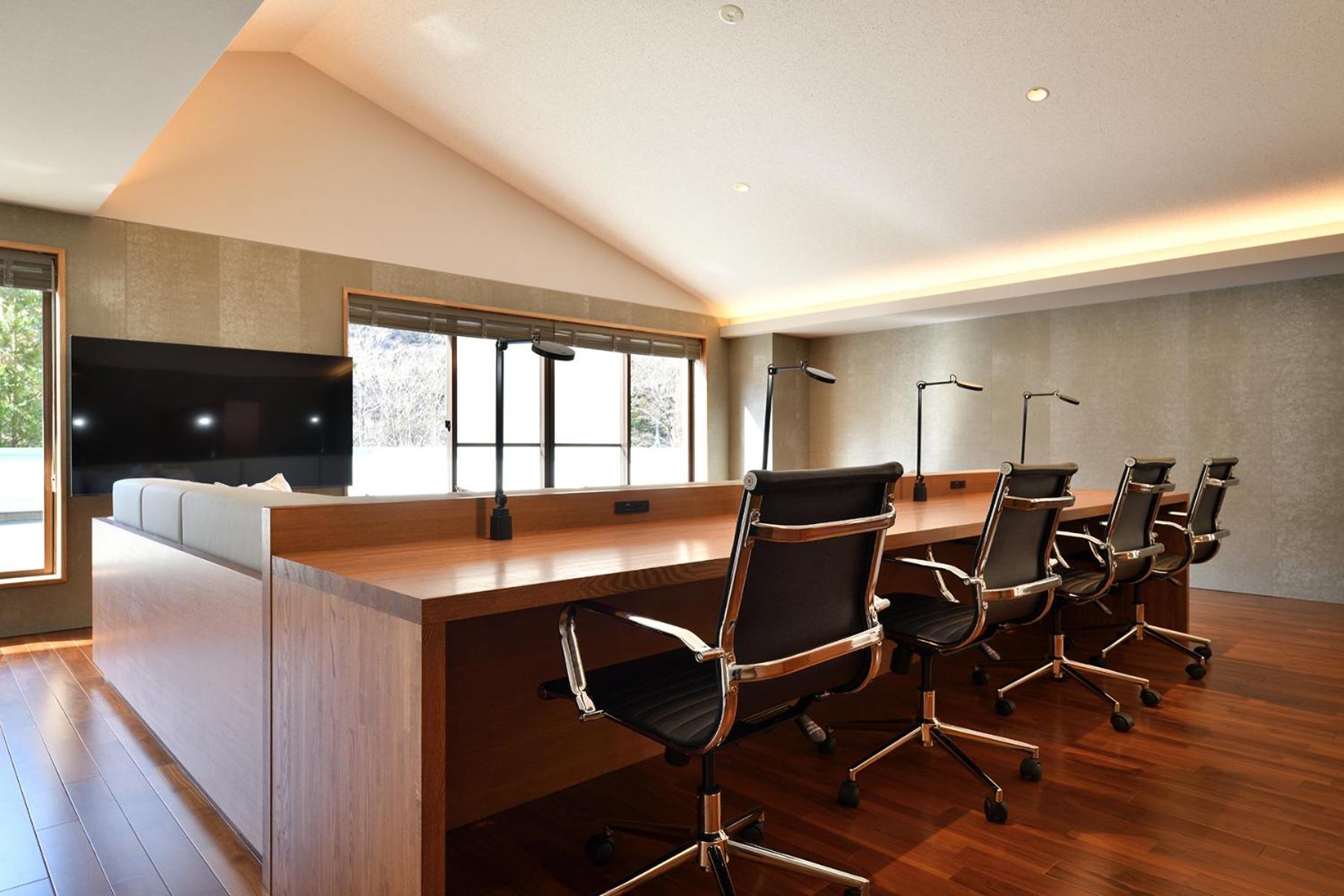 Penthouse Suite with Private Bath - Photo 7