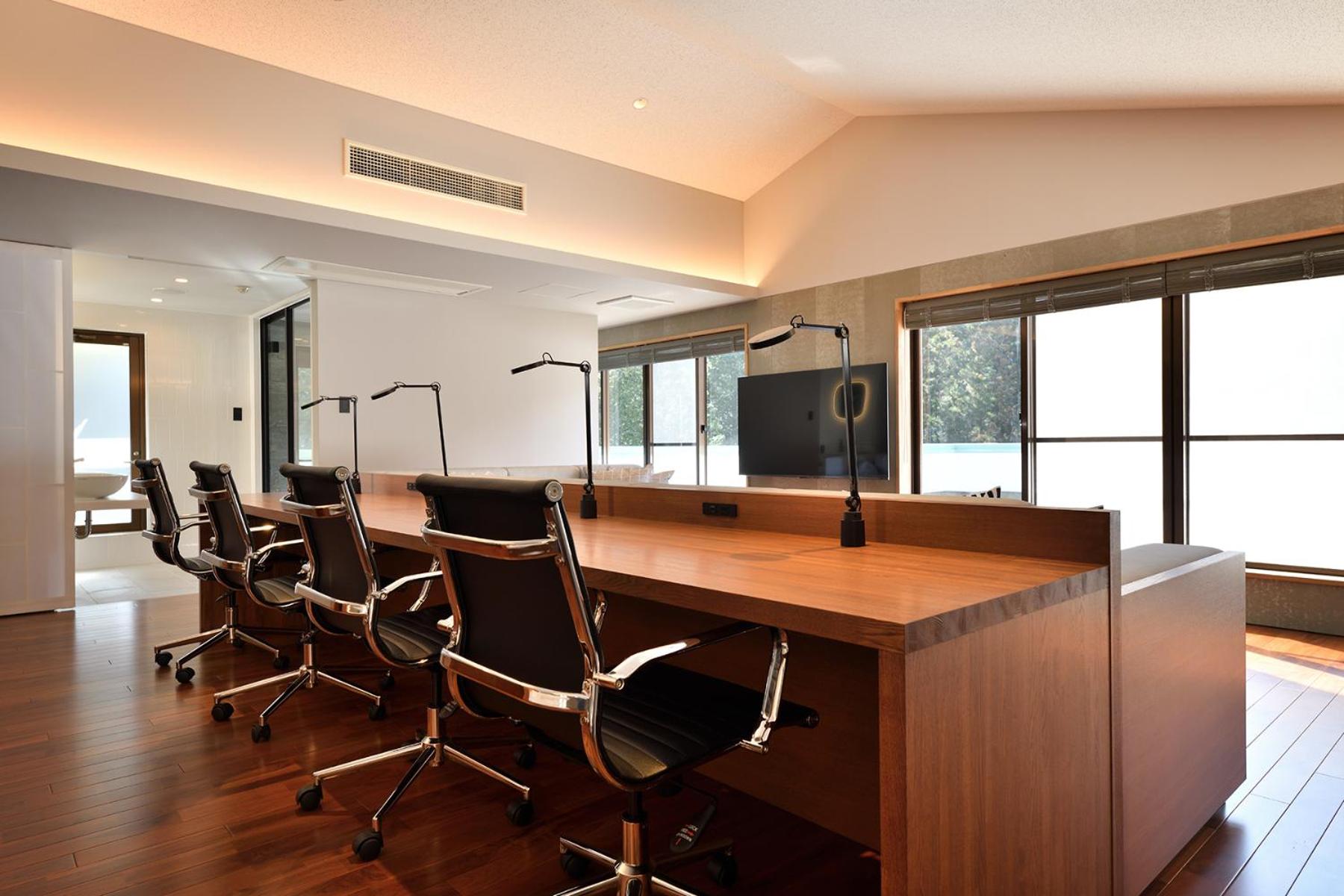 Penthouse Suite with Private Bath - Photo 8
