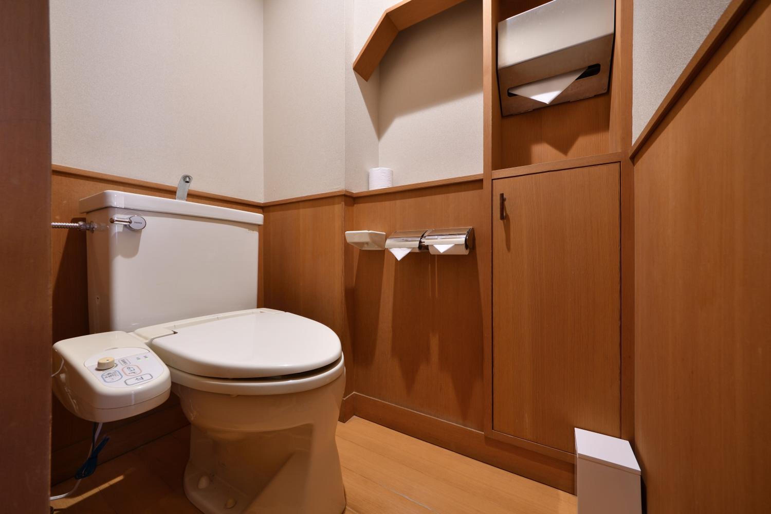Japanese-Style Room with Toilet - Photo 3