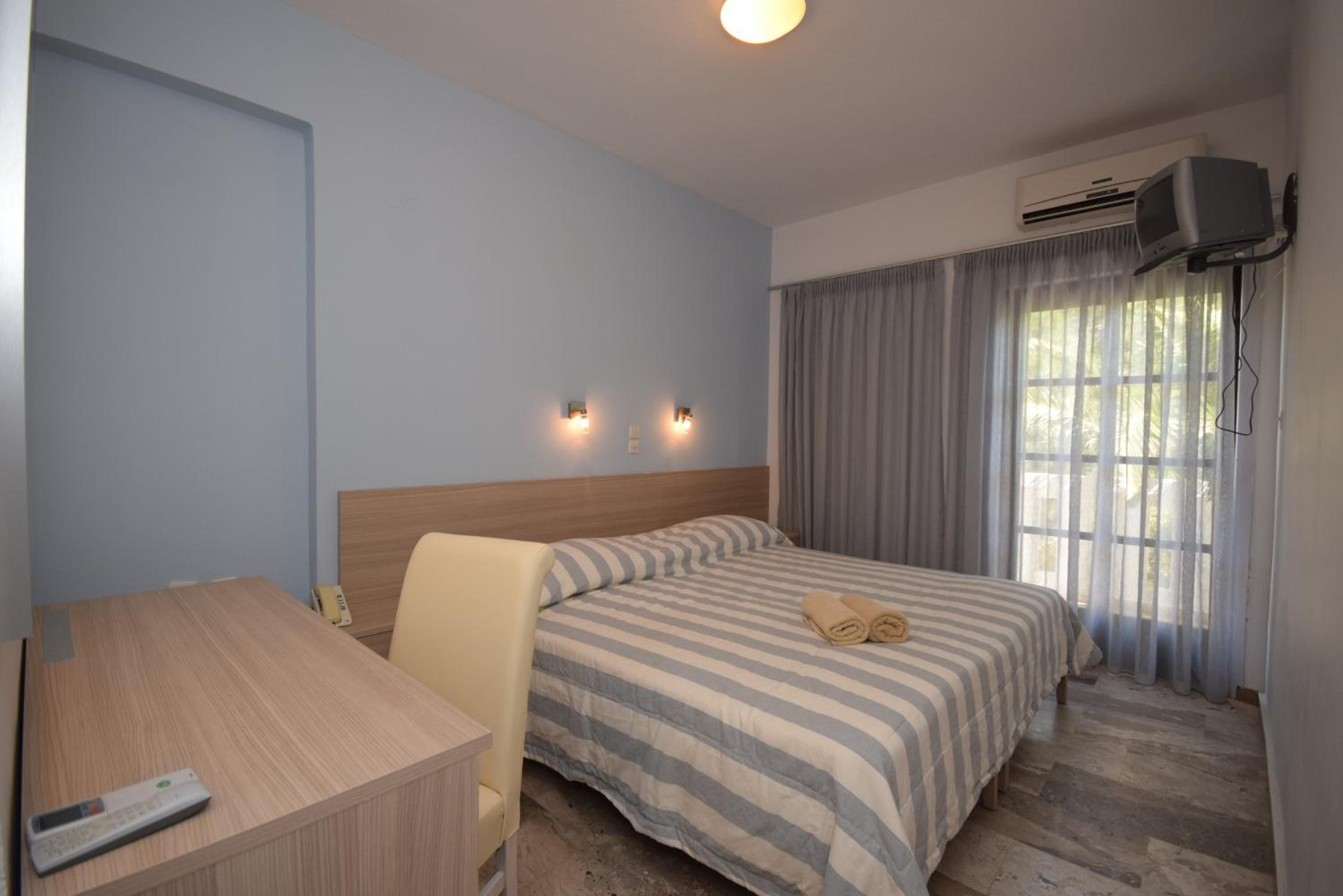 Standard Double or Twin Room - Photo 5