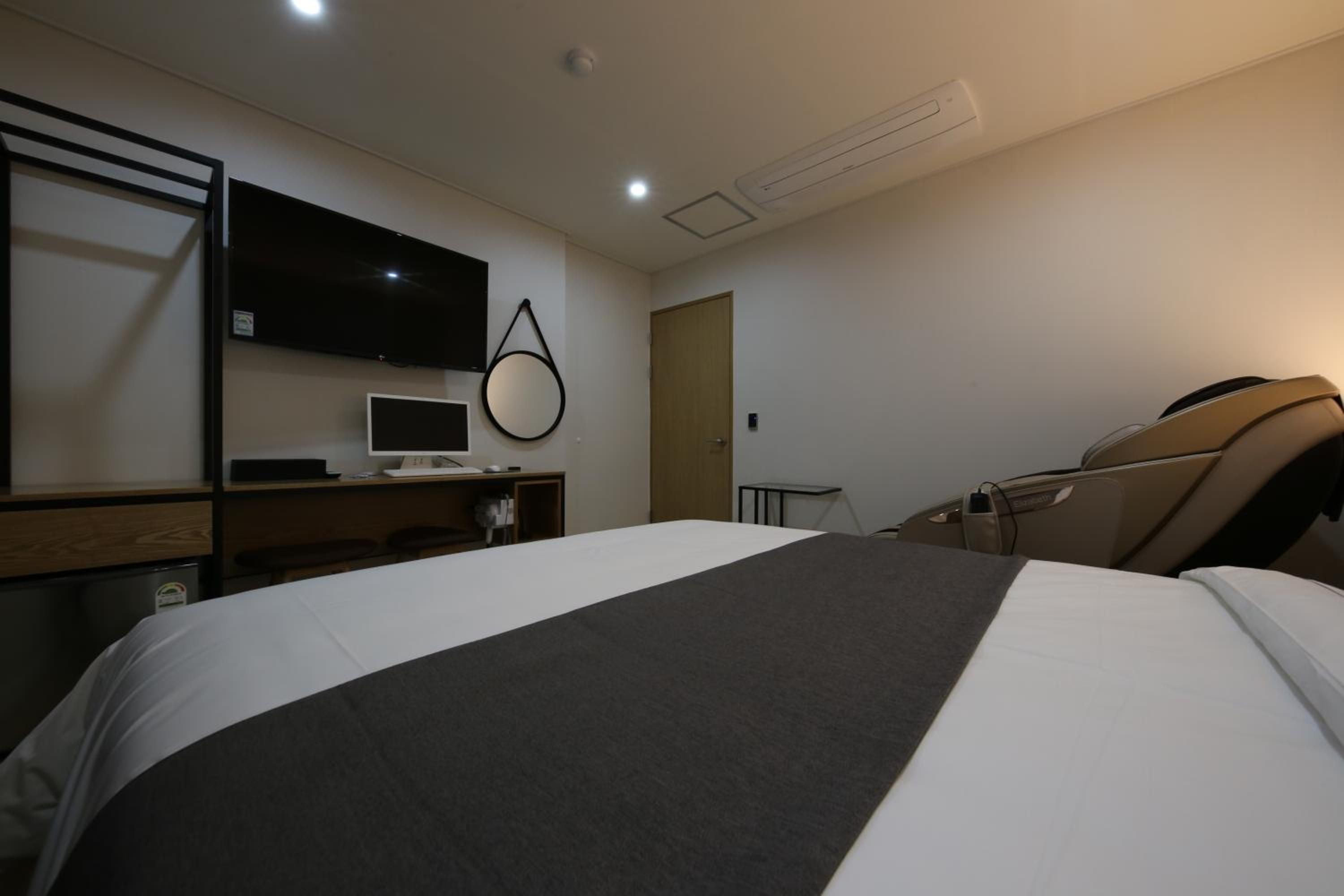 Deluxe Room - Photo 3
