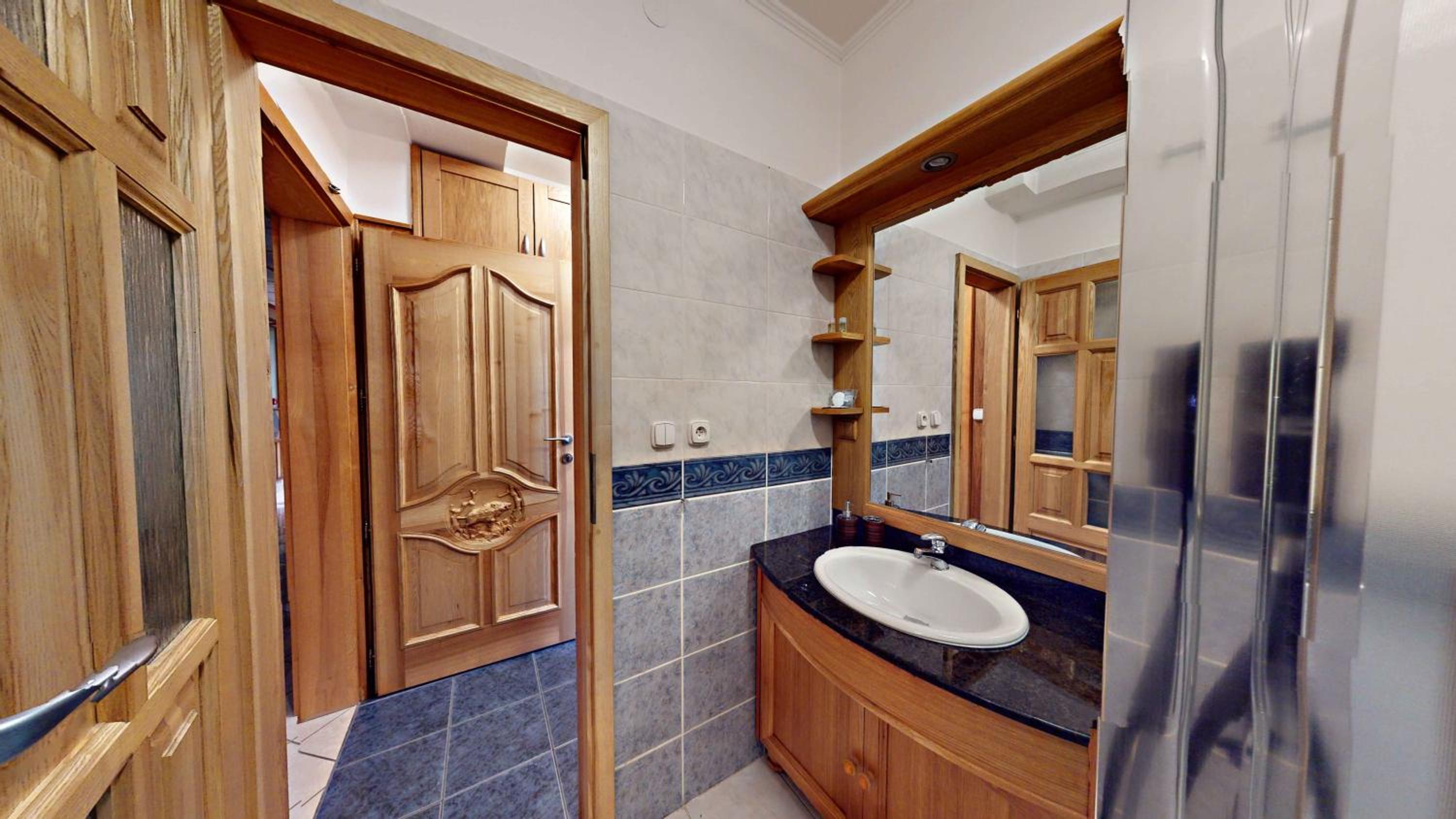 Double Room - Photo 5