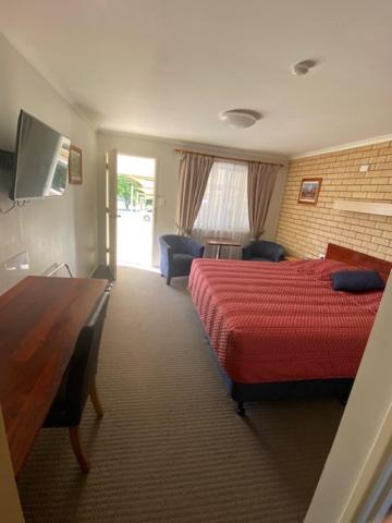 Queen Room photo 2
