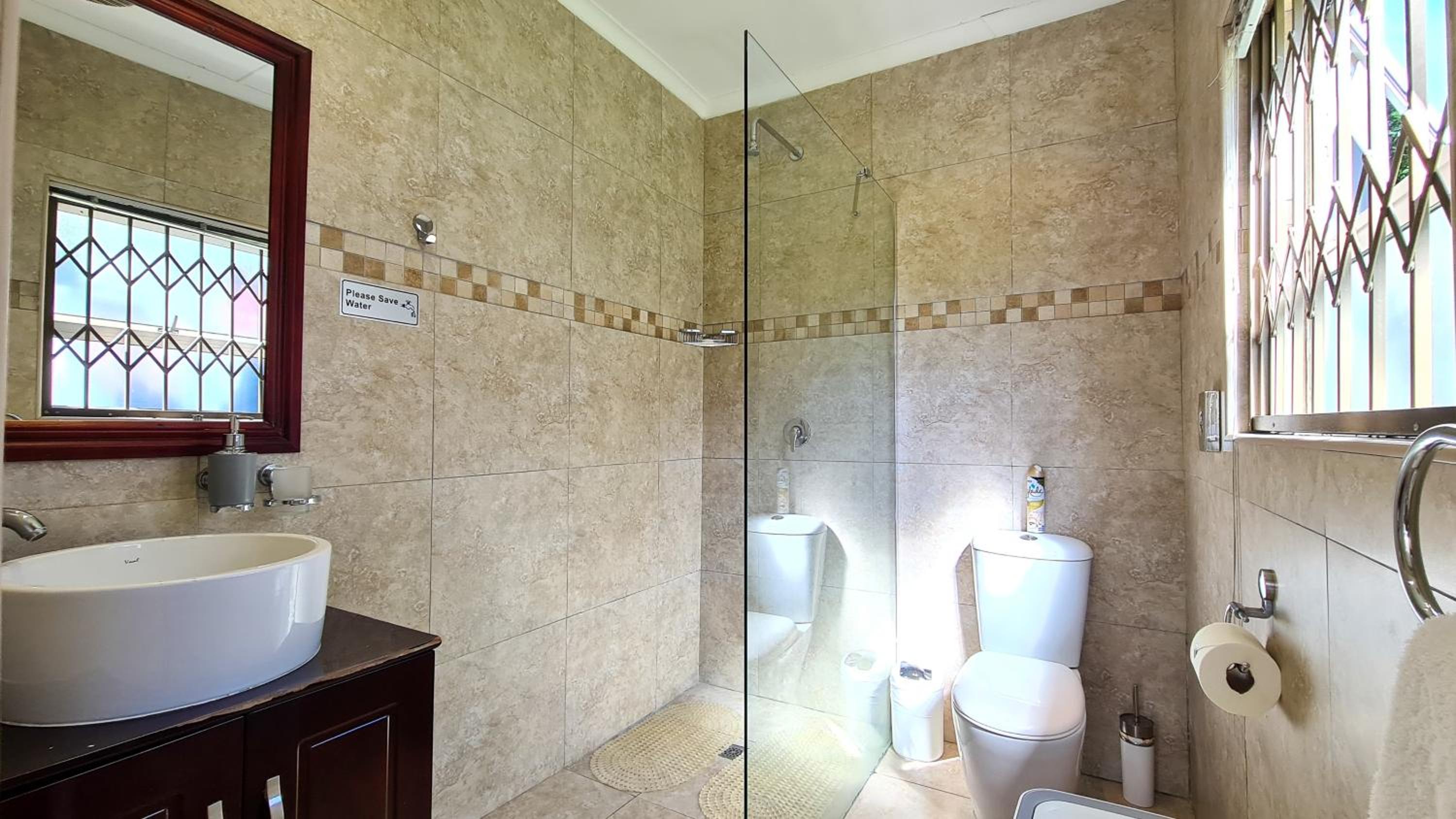 Deluxe Queen Room - Photo 2