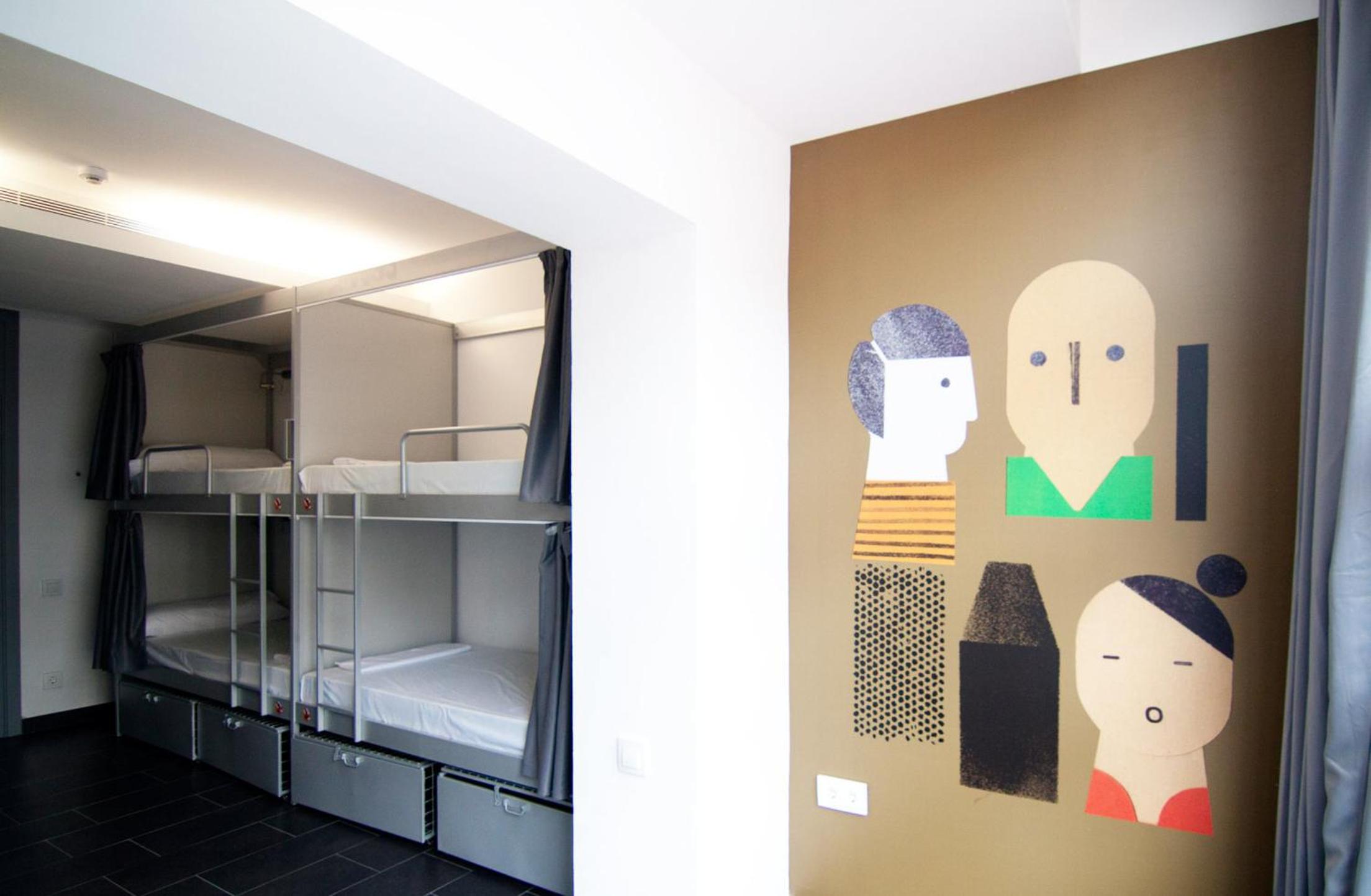 Bed in 8-Bed Dormitory Room photo 3