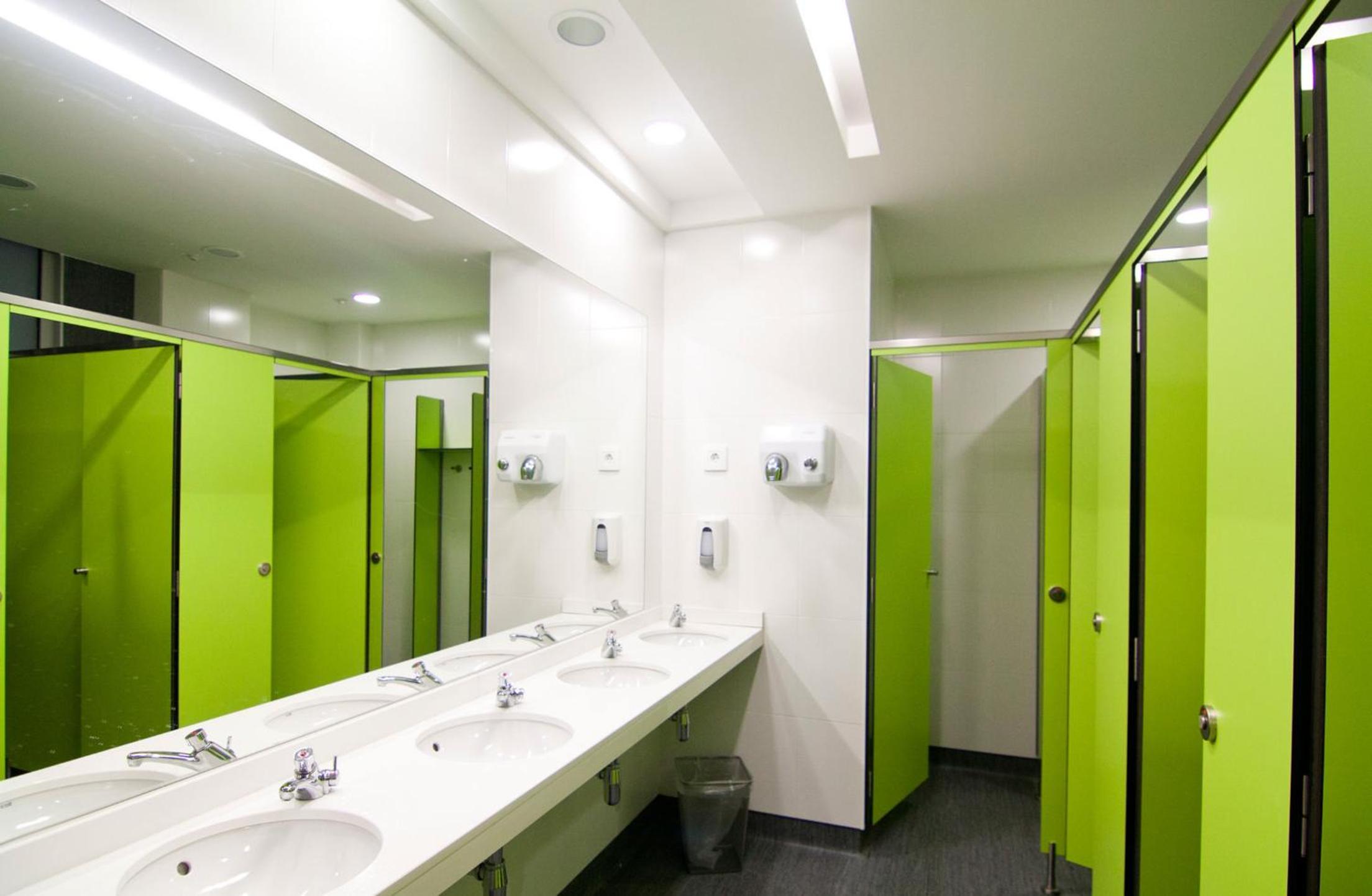 Private 6-Bed Dormitory Room with Shared Bathroom photo 3