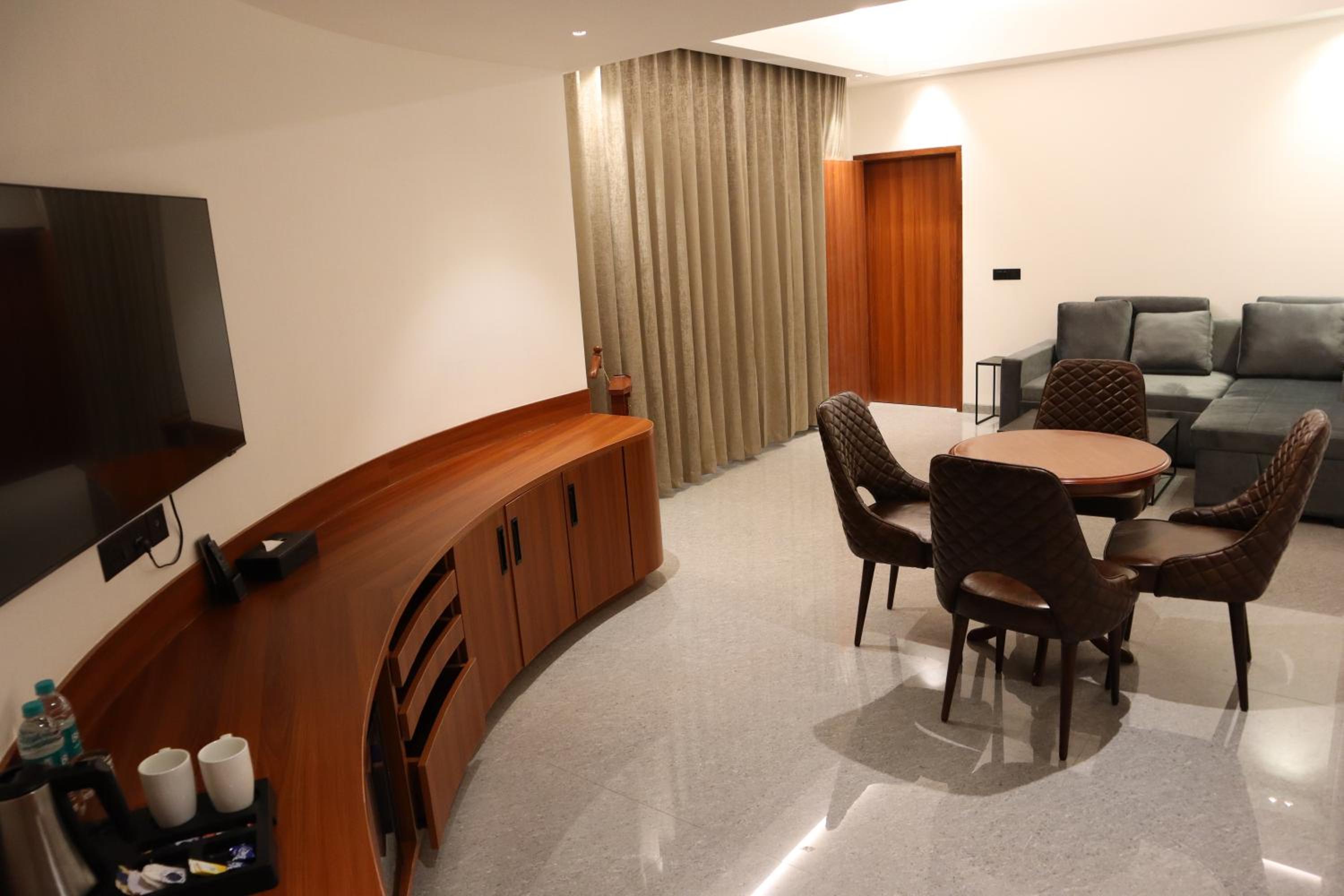 Suite with City View photo 3