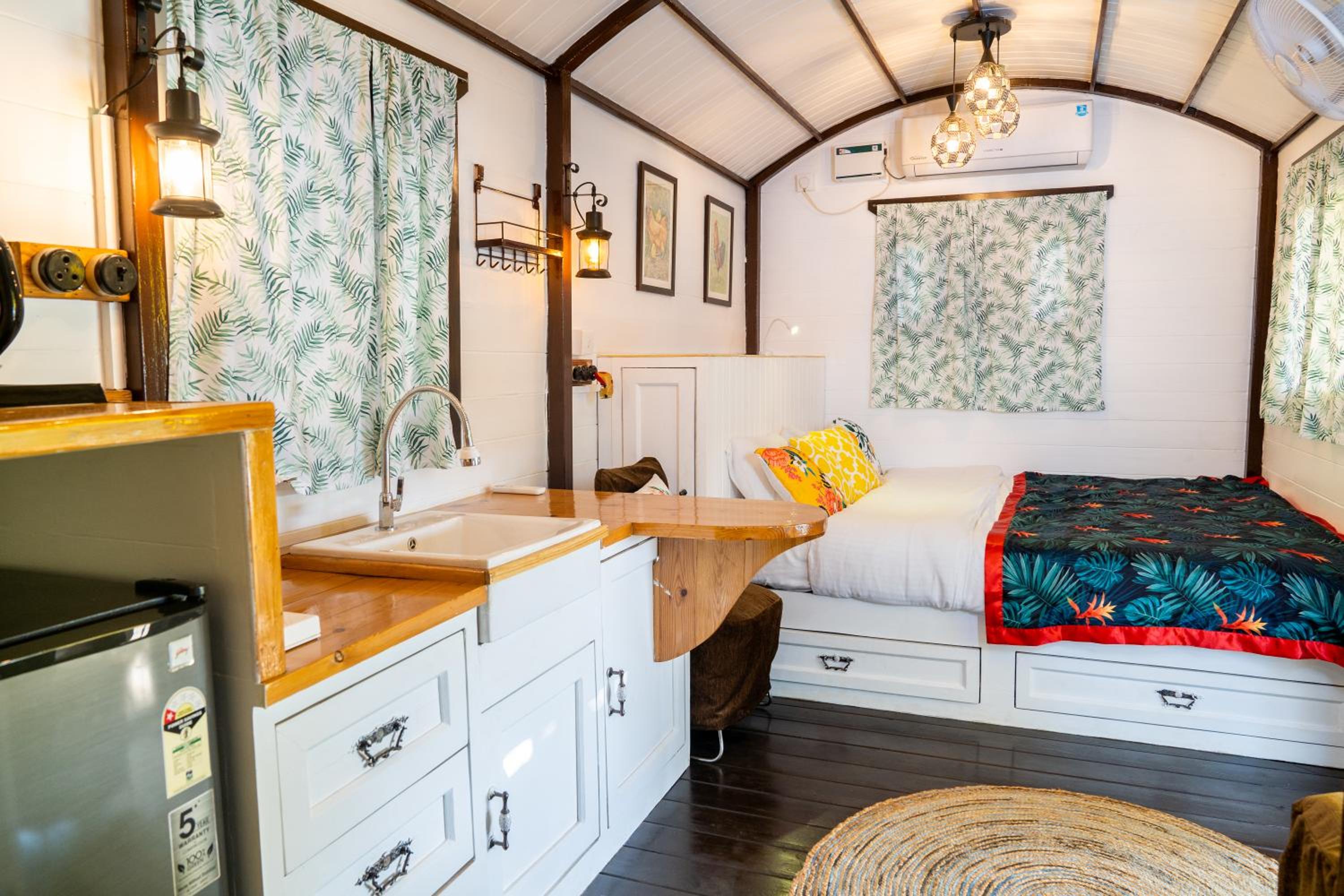 Lake View Cozy Cottage
