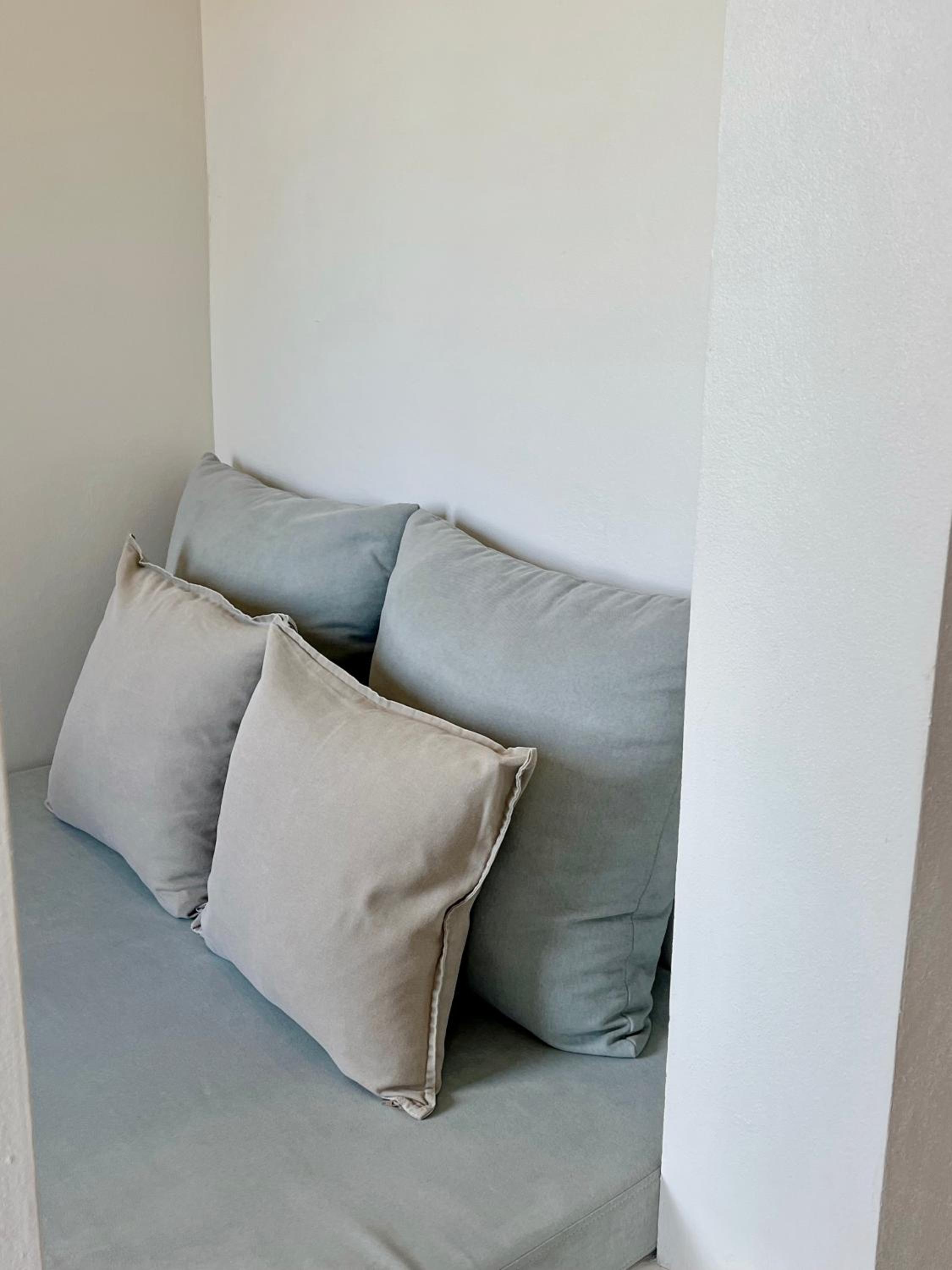 Deluxe Double Room with Bath - Photo 6