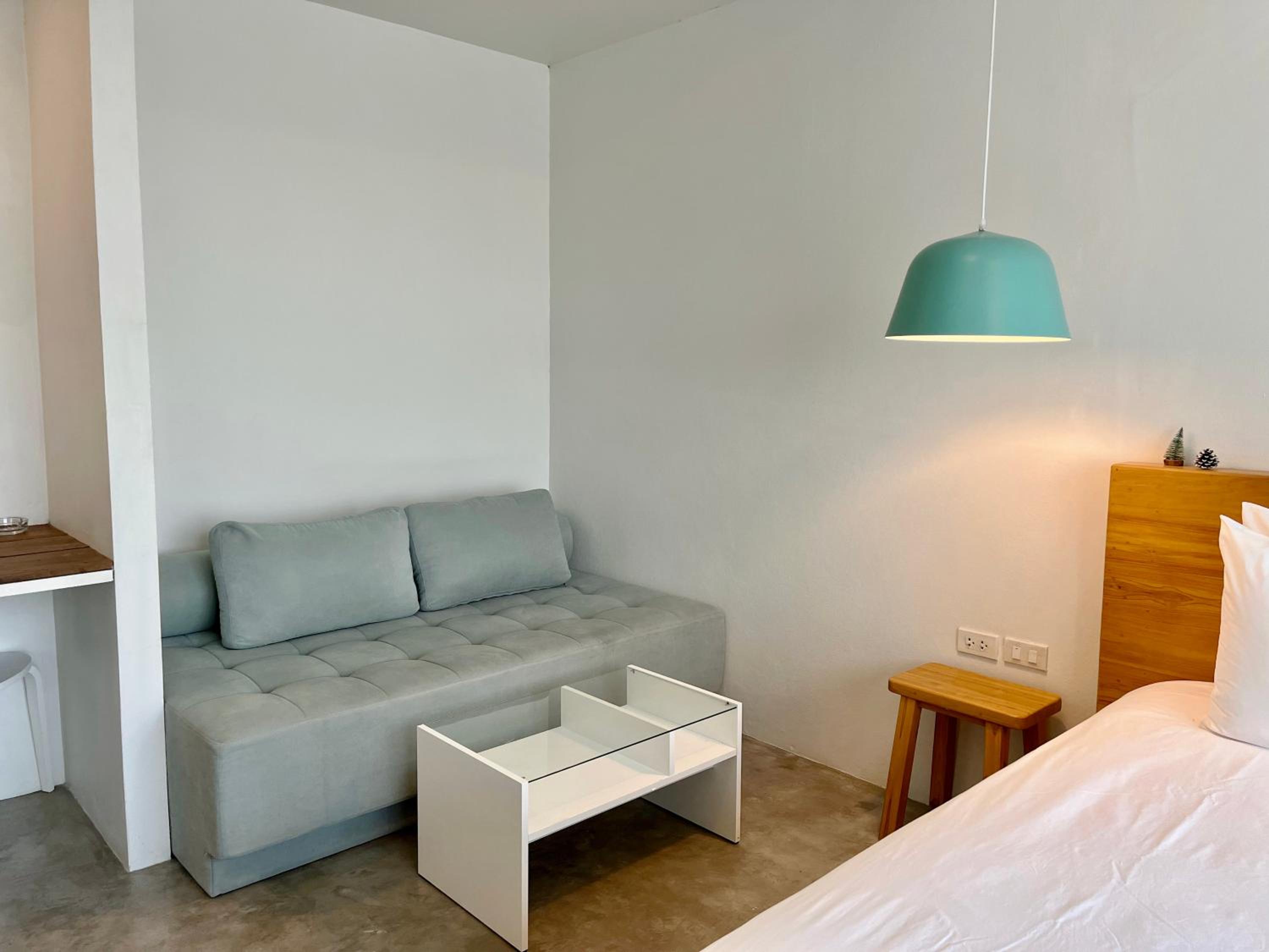 Deluxe Double Room with Bath - Photo 13