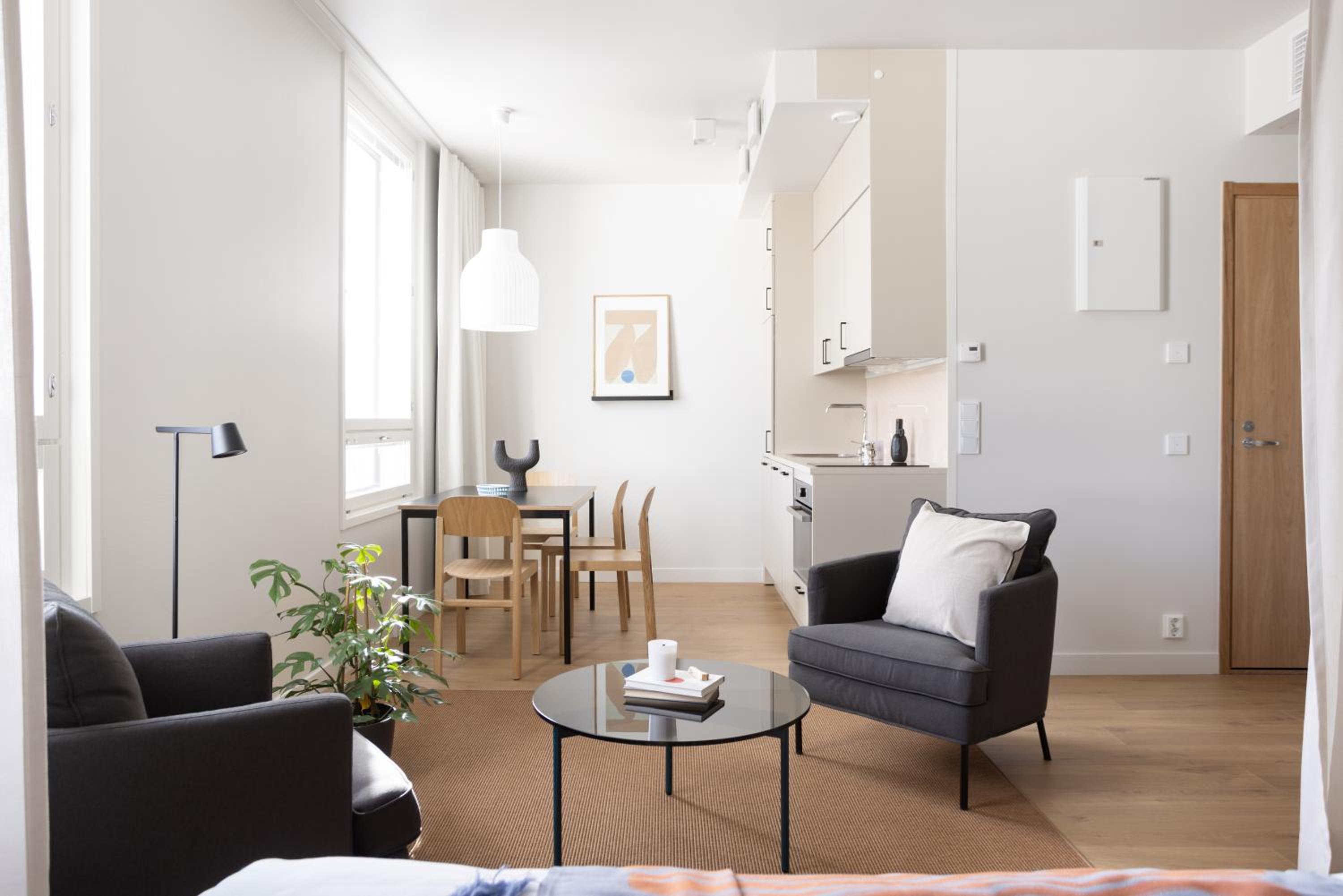 Spacious-studio with a view - Photo 6