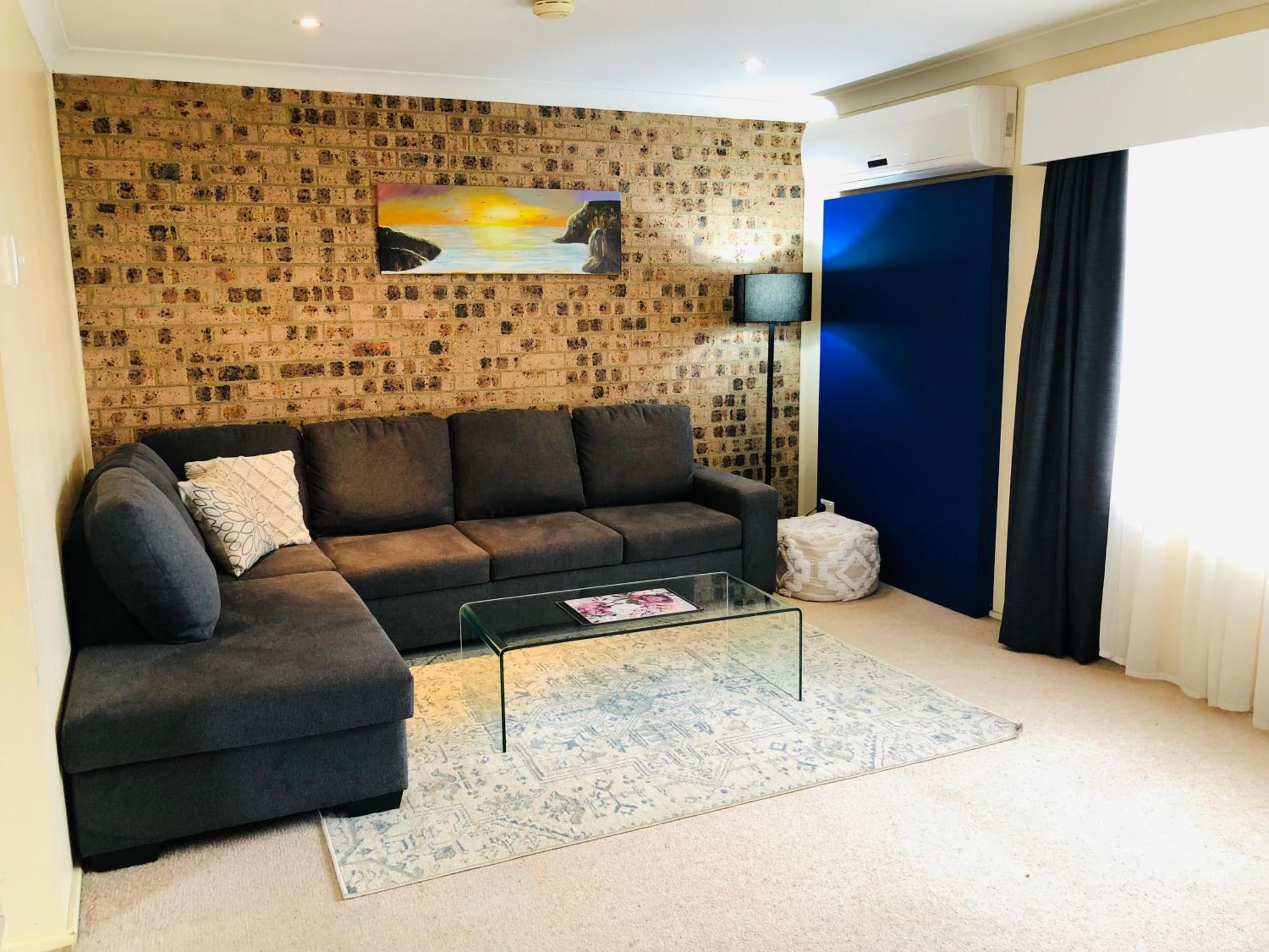 Two-Bedroom Apartment with King Bed and 2 Single Beds - Split Level photo 2