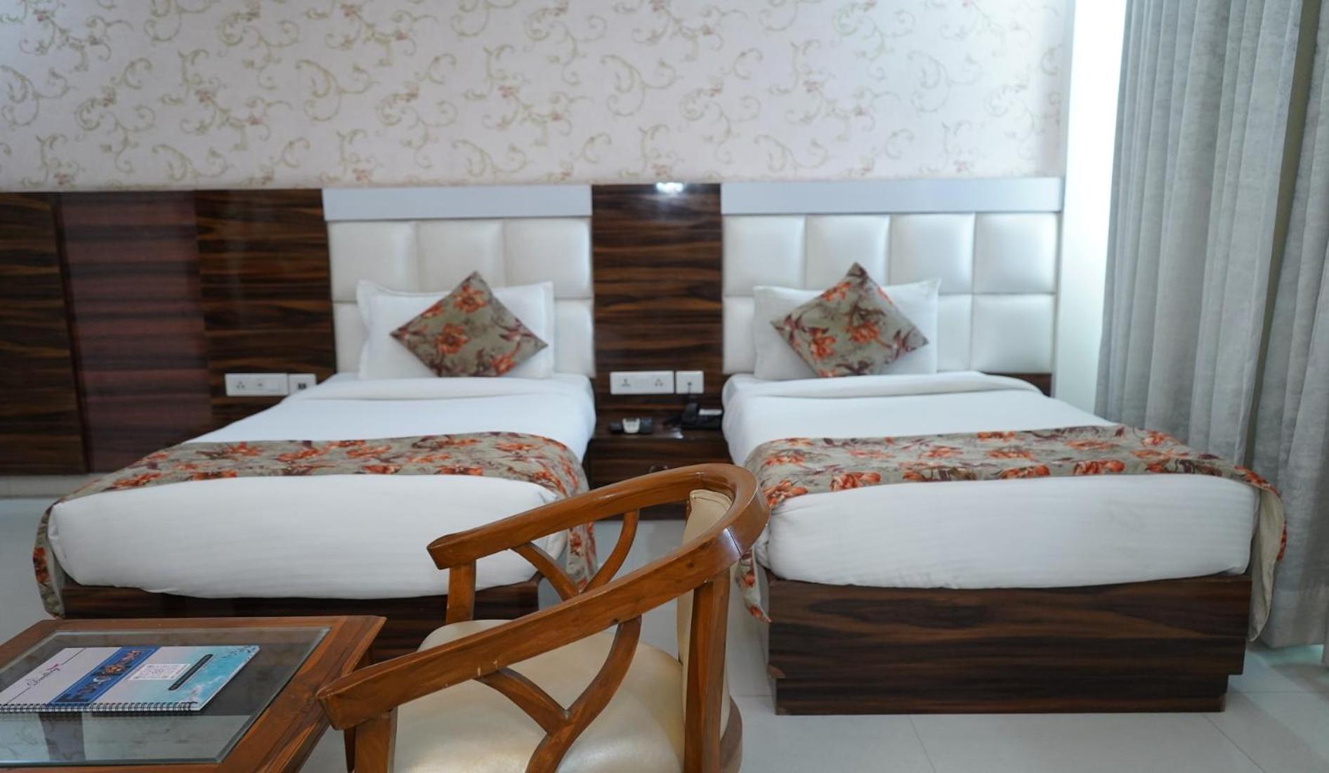 Deluxe Twin Room - Photo 8