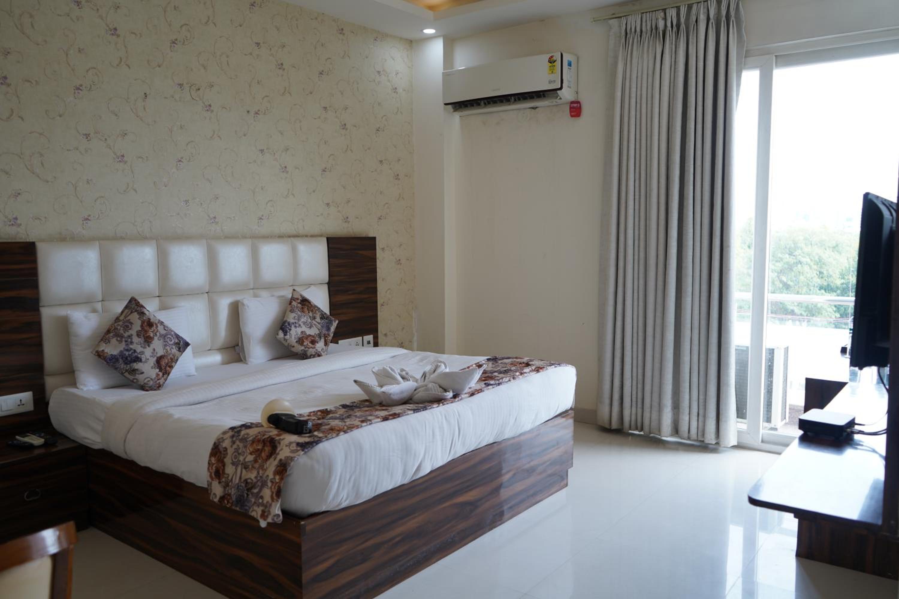 Deluxe Double Room - Photo 1