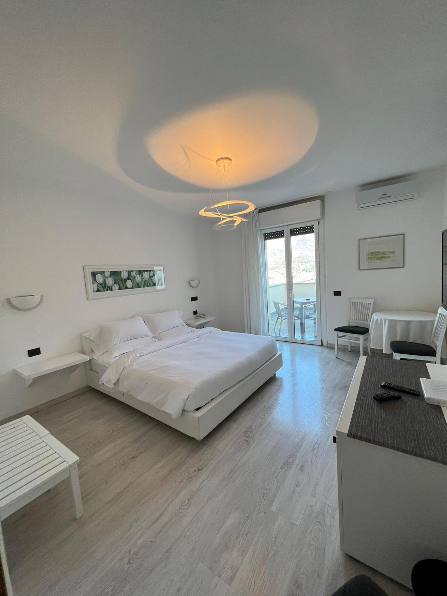 Superior Double Room with Lake View