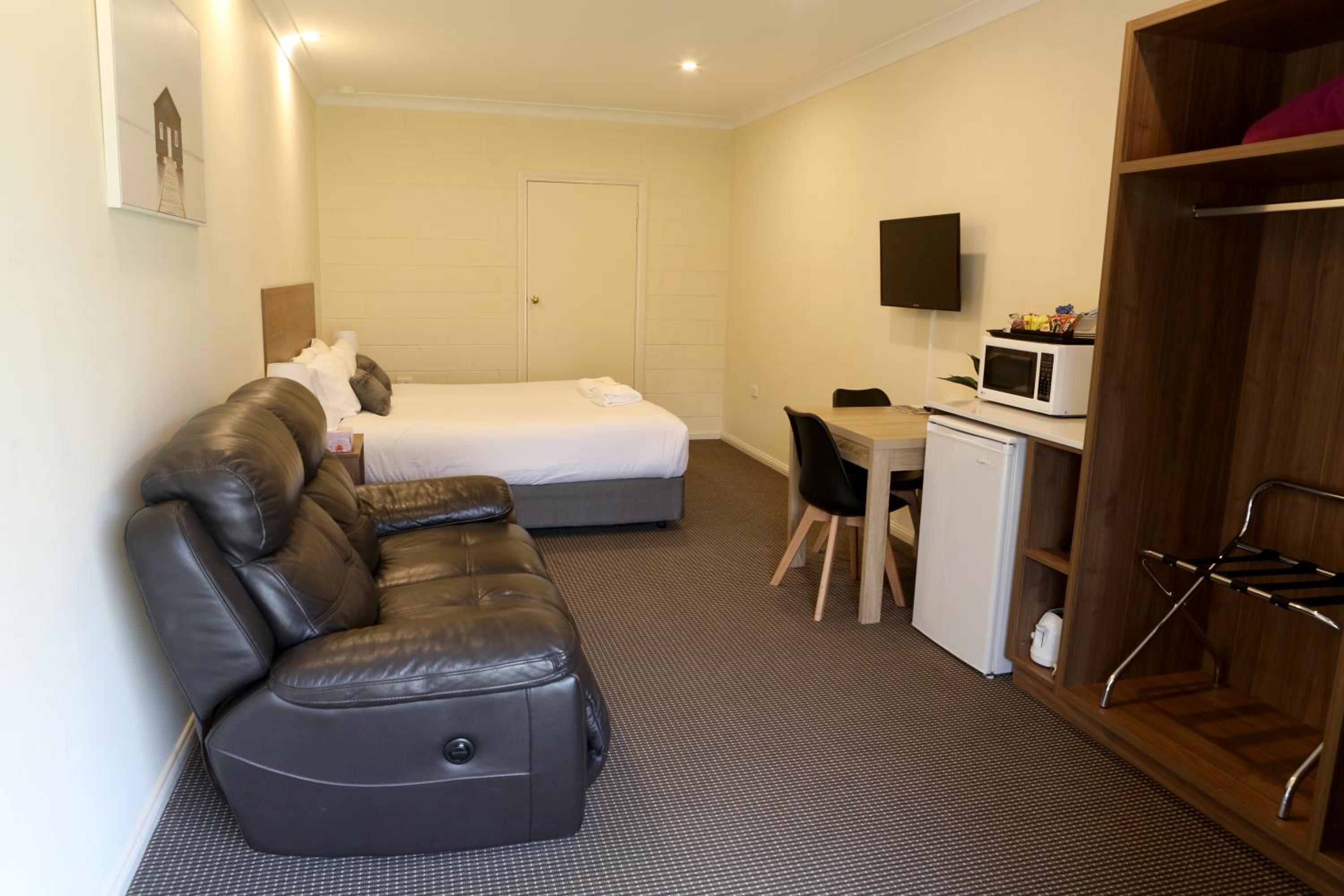 Standard King Room - Photo 2