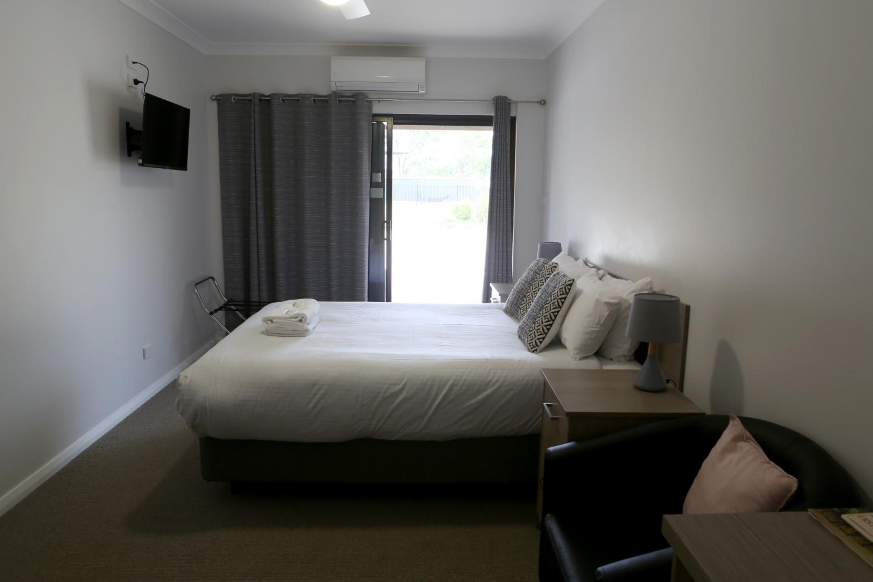 Deluxe Queen Room - Photo 2