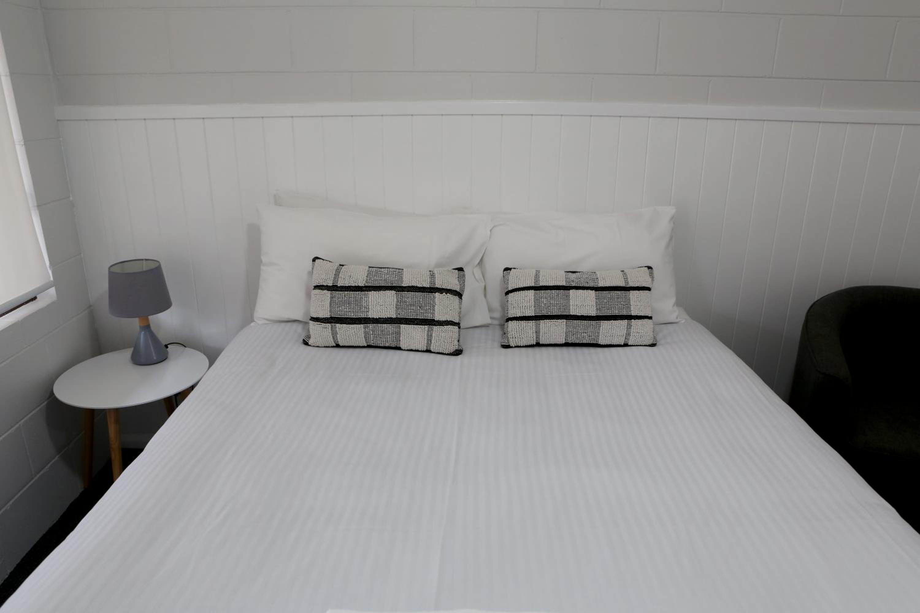 Standard Queen Room - Photo 10