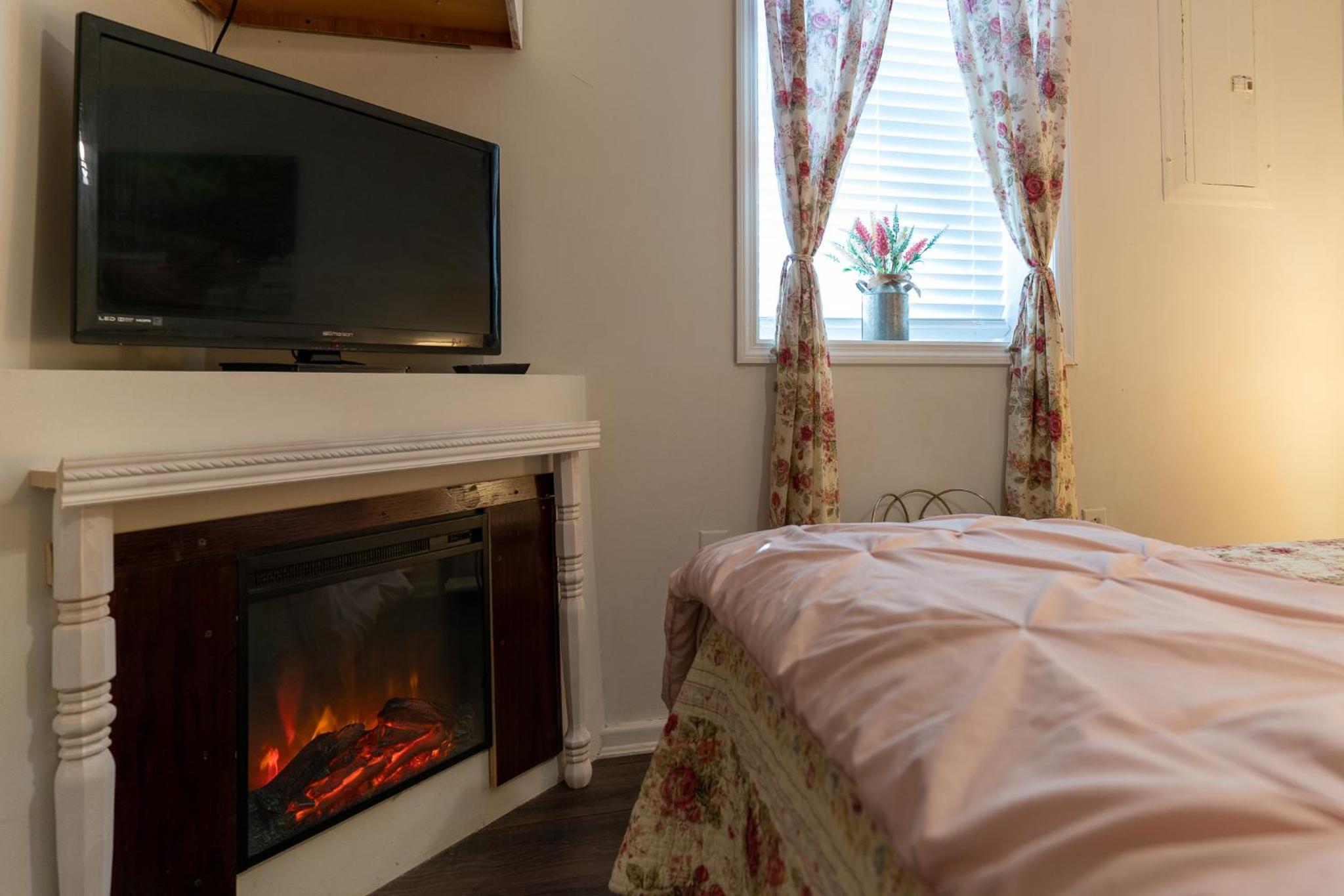 Queen Room with Garden View - Photo 7
