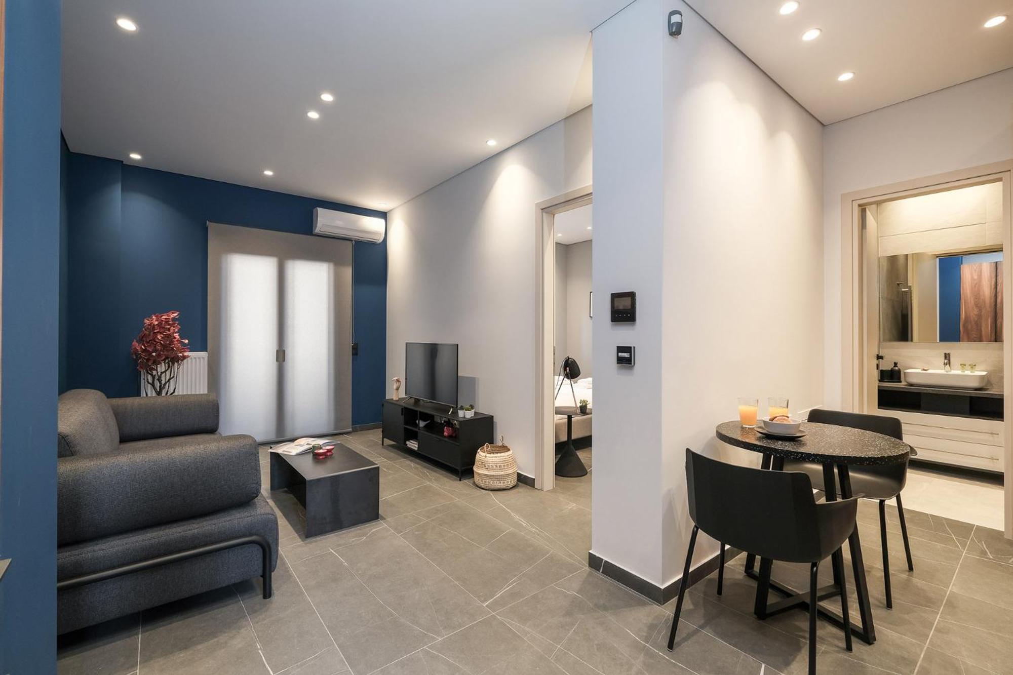 One-Bedroom Apartment photo 1