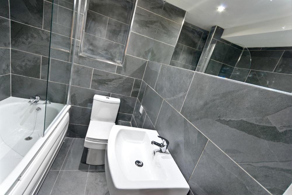 Two-Bedroom Apartment - Photo 36