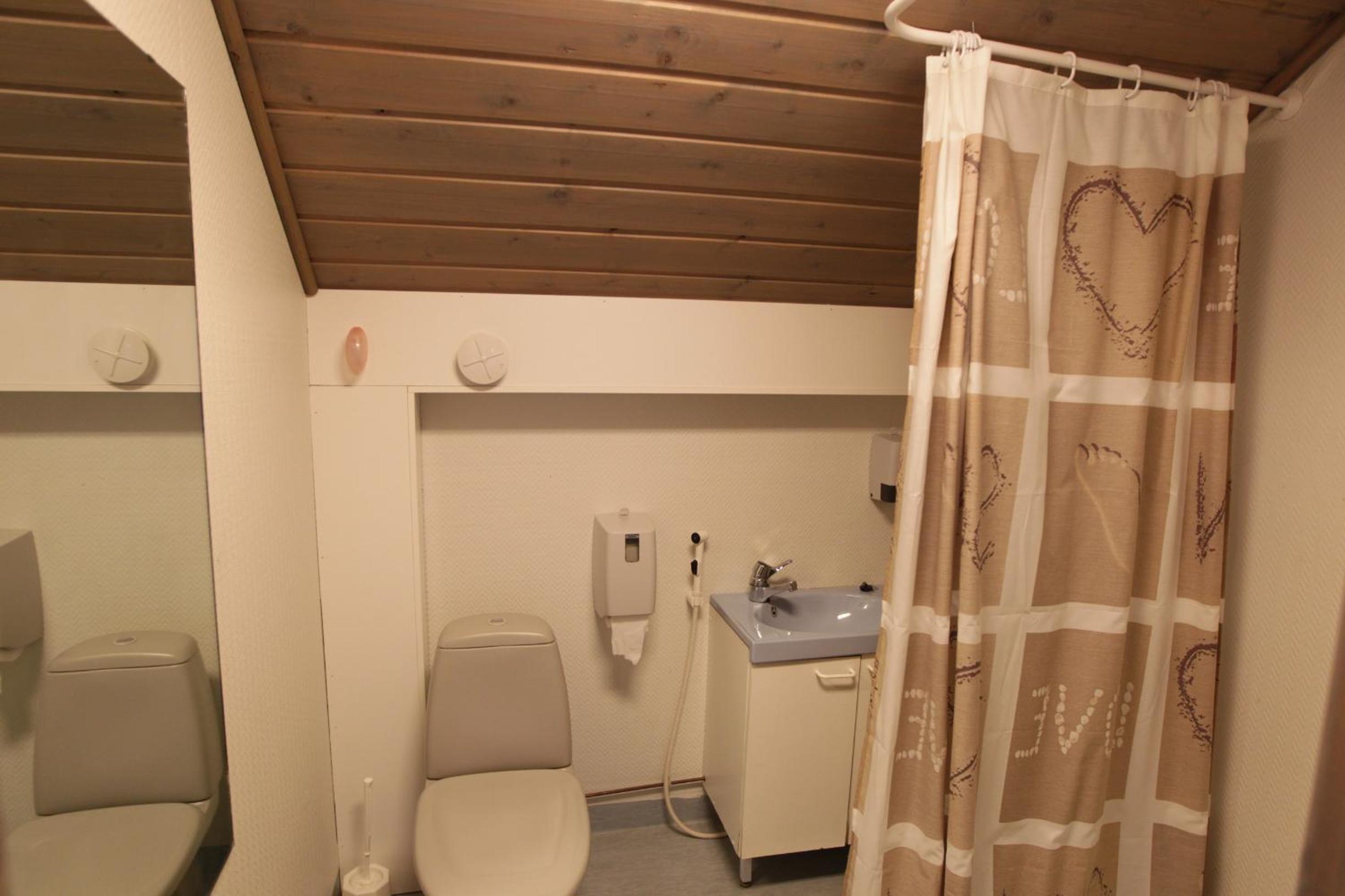 Family Room with Shower photo 2