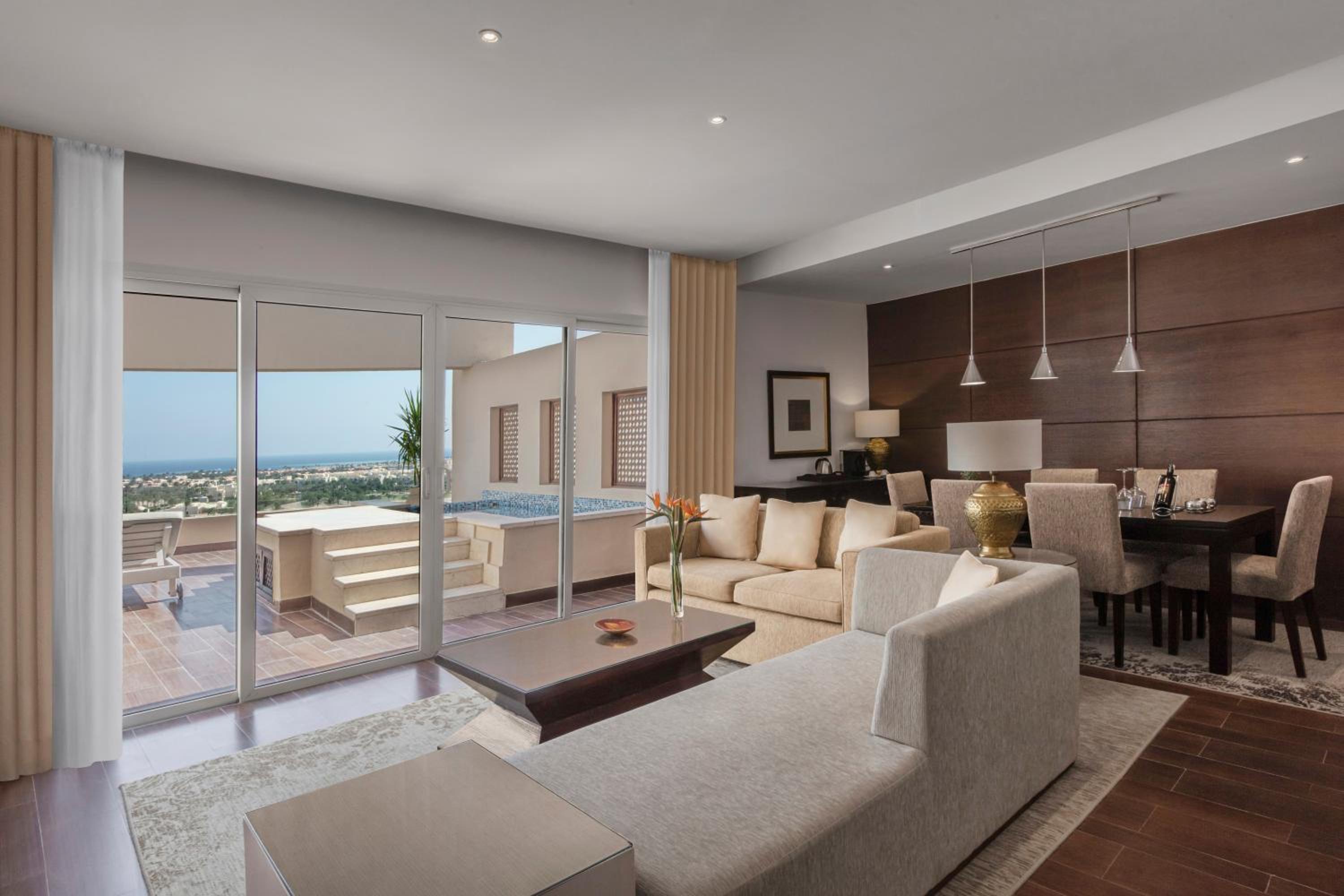Executive Suite Bay or Golf View thumbnail 6