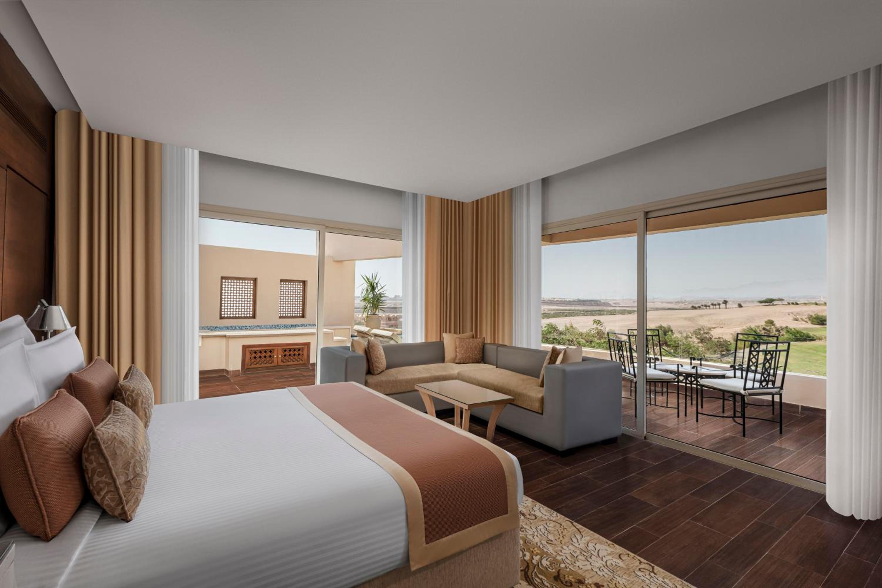Executive Suite Bay or Golf View thumbnail 5