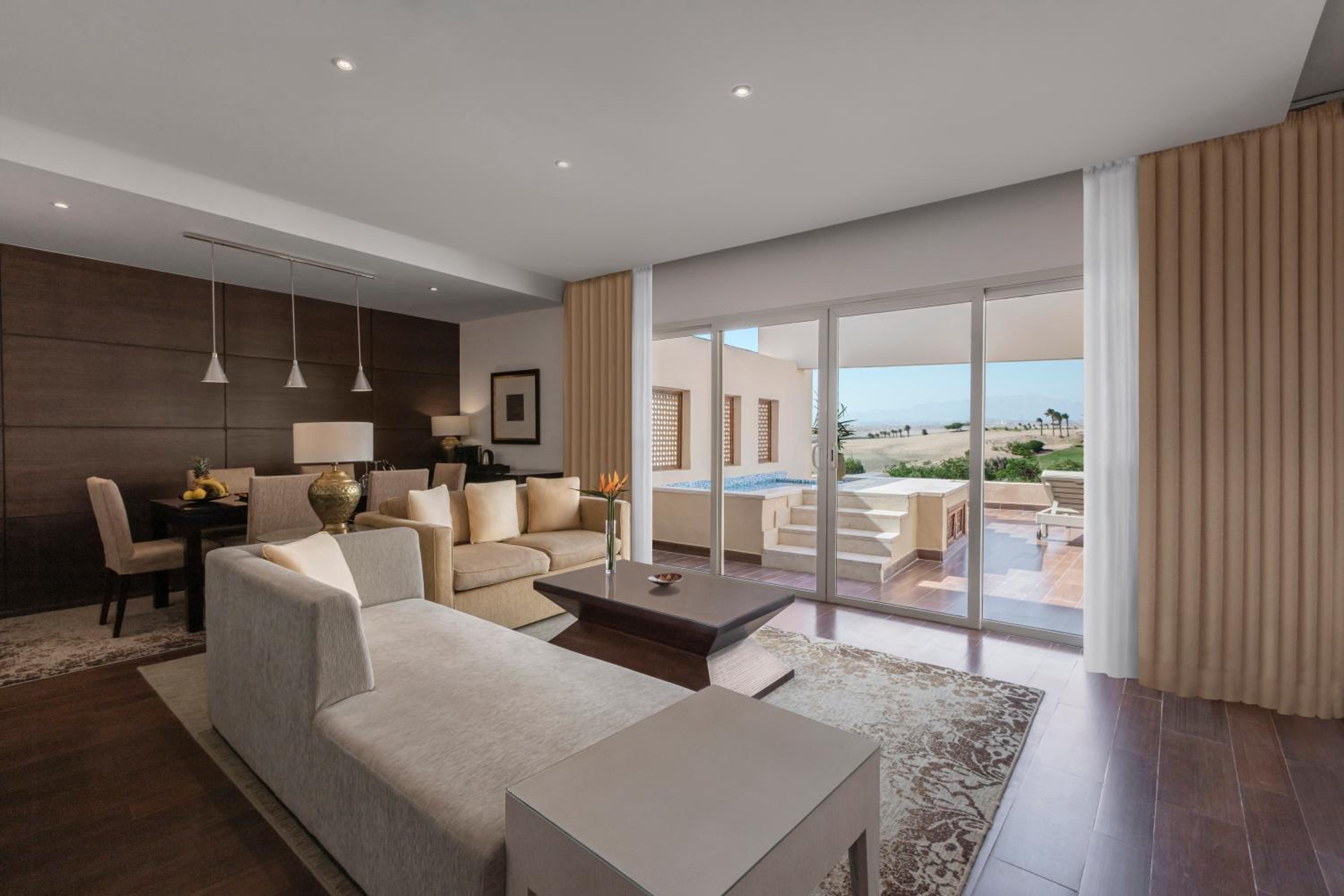 Executive Suite Bay or Golf View