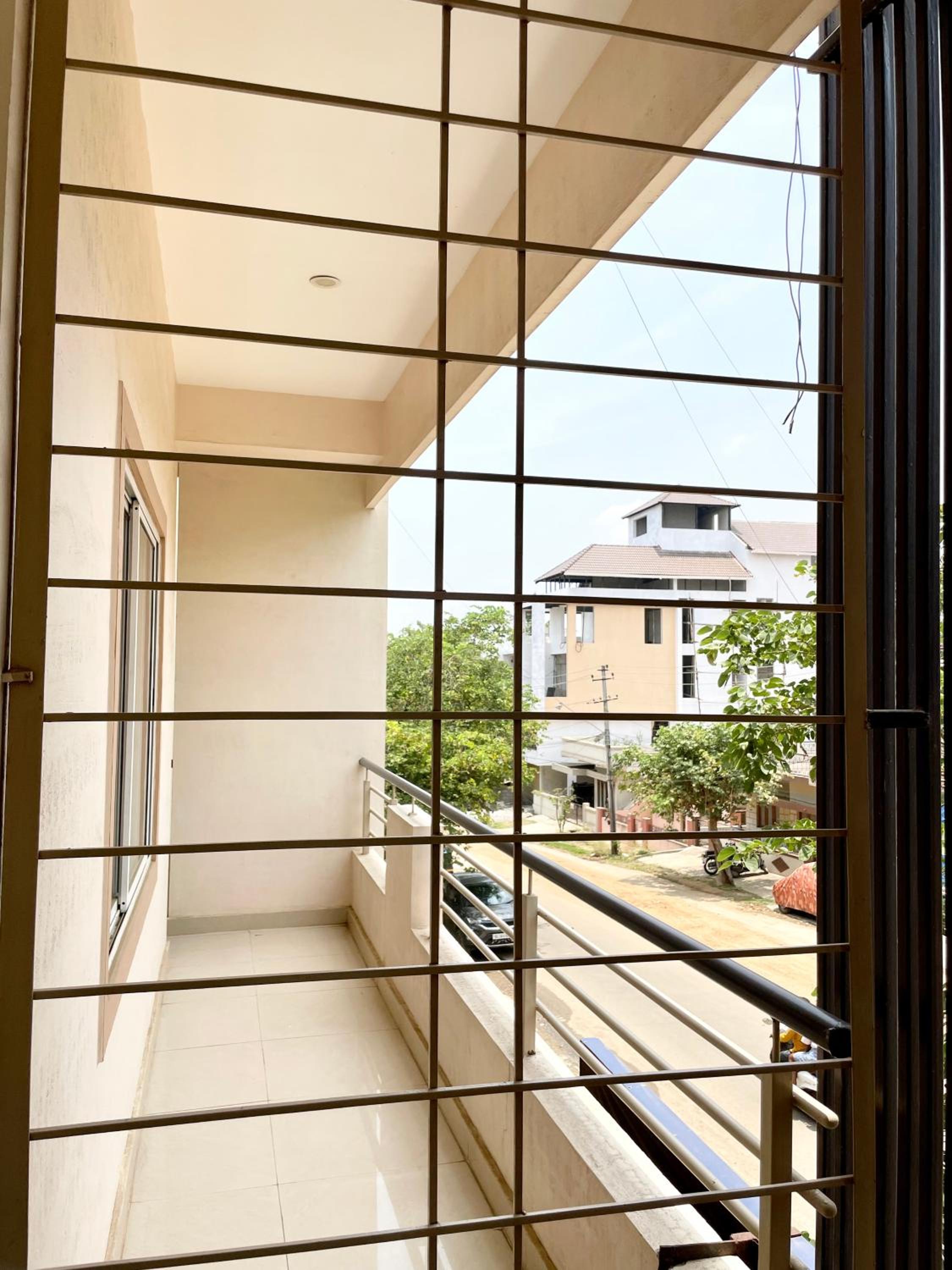Deluxe Double Room with Balcony - Photo 11