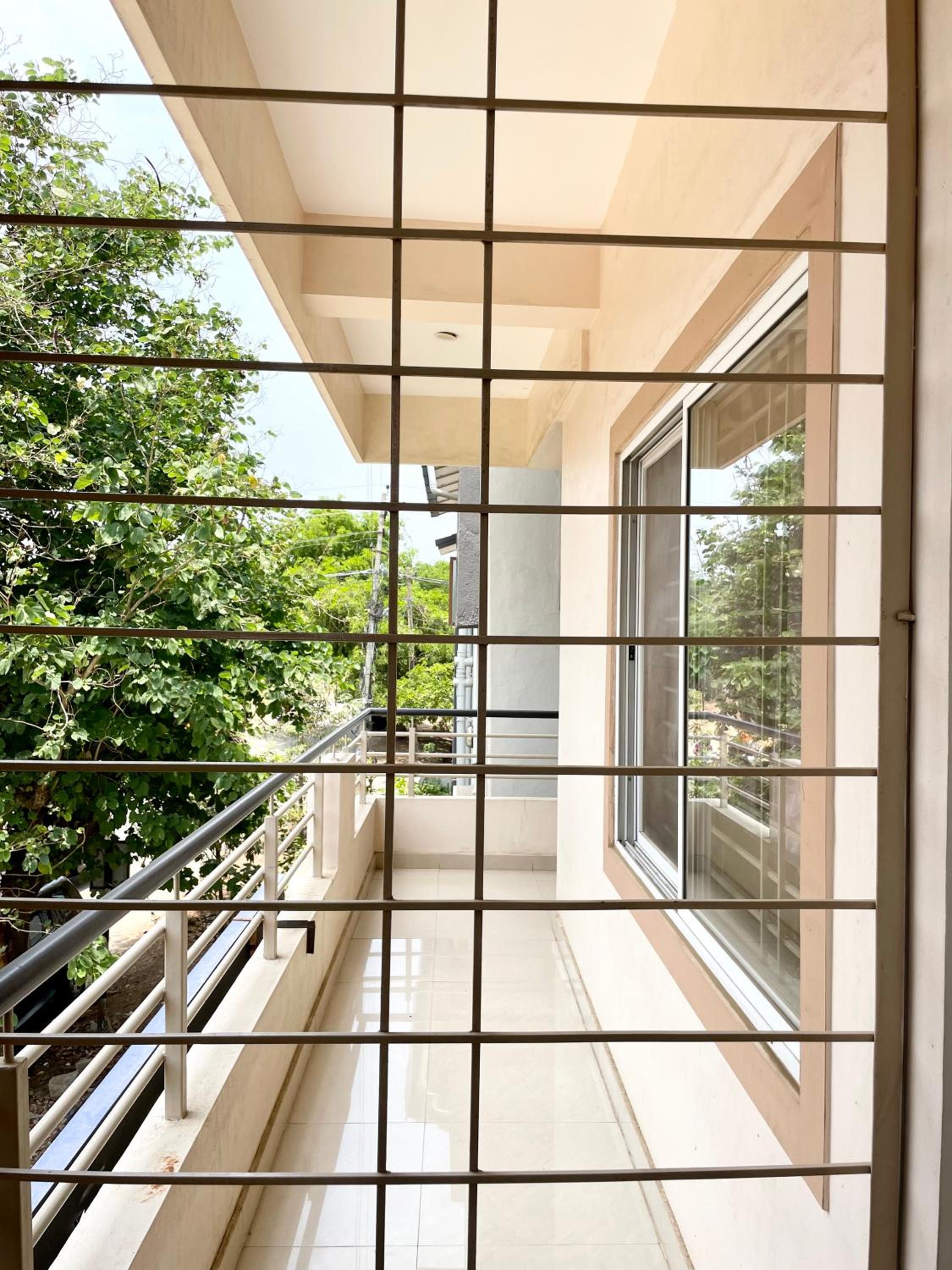 Deluxe Double Room with Balcony - Photo 12