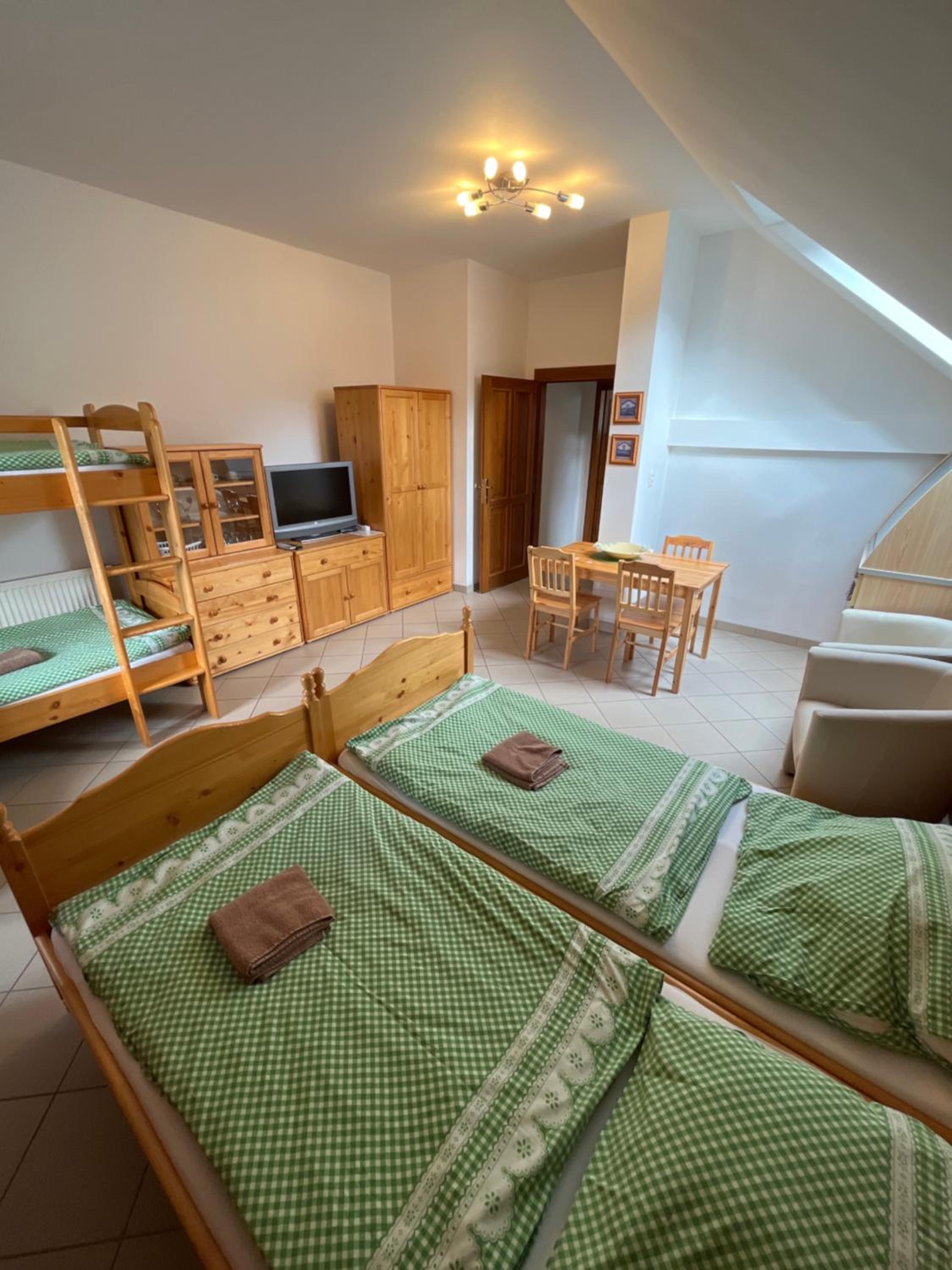 Quadruple Room with Private Bathroom photo 2