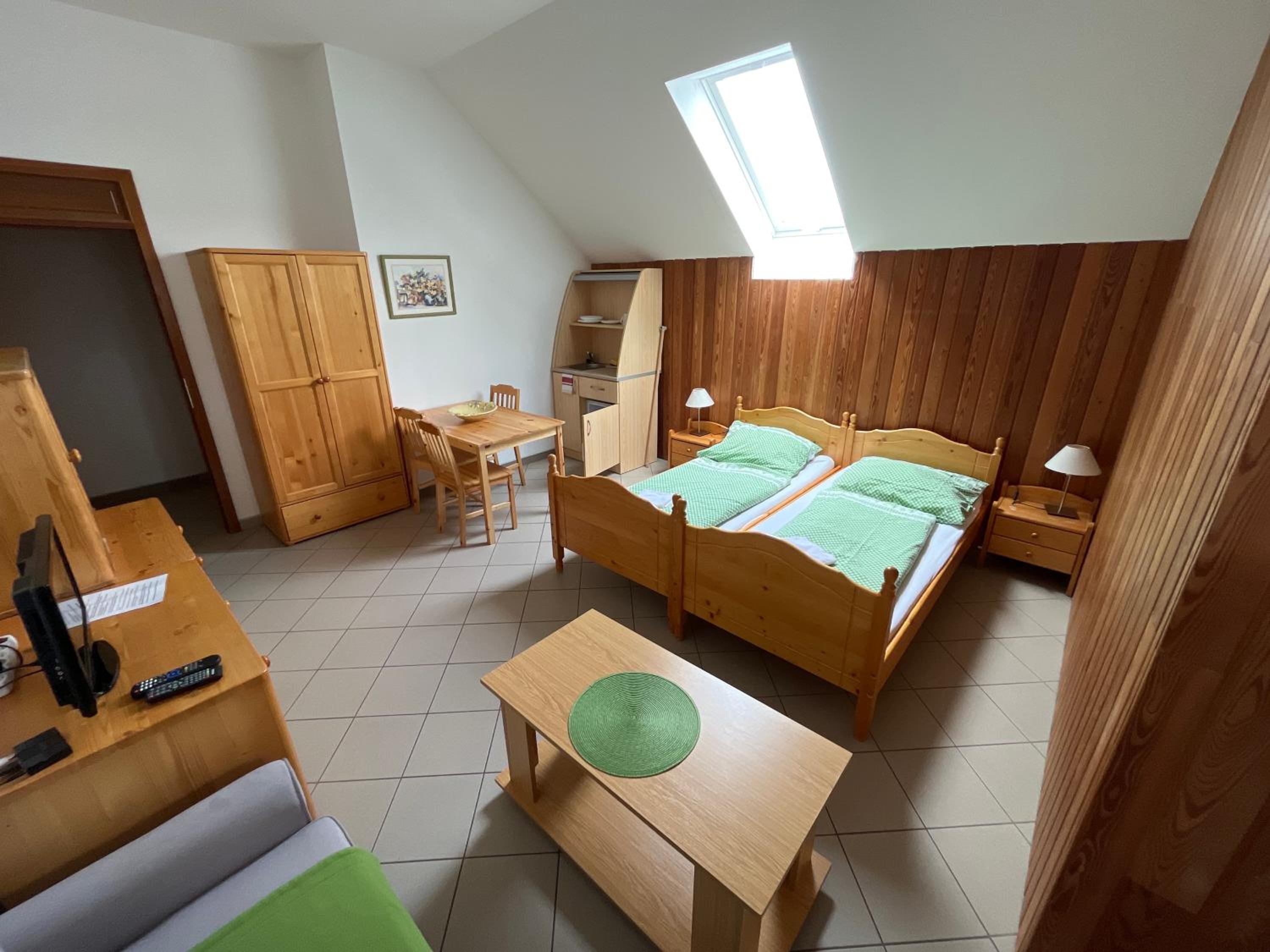 Twin Room with Bathroom photo 2