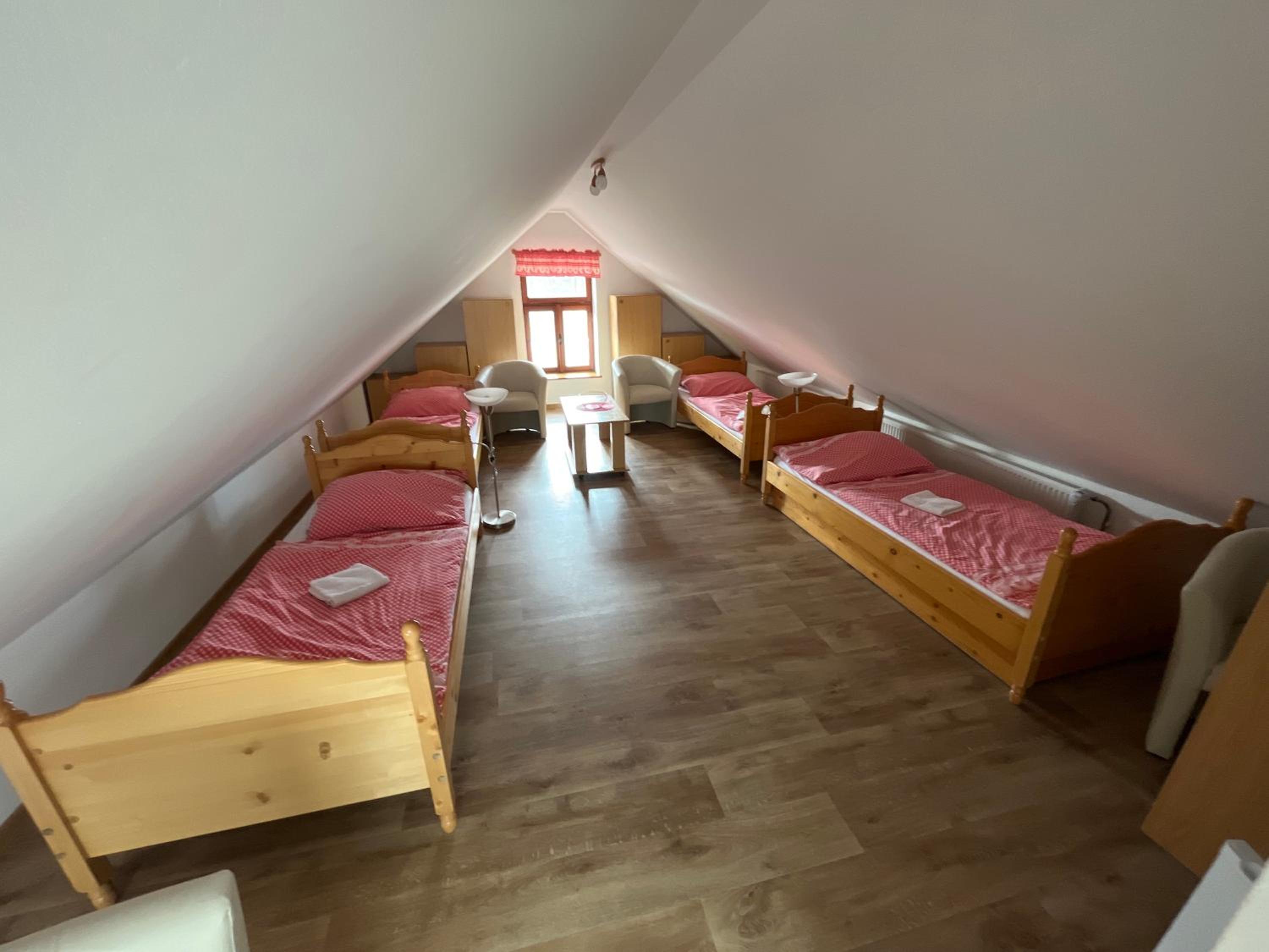Quadruple Room with Private Bathroom photo 3