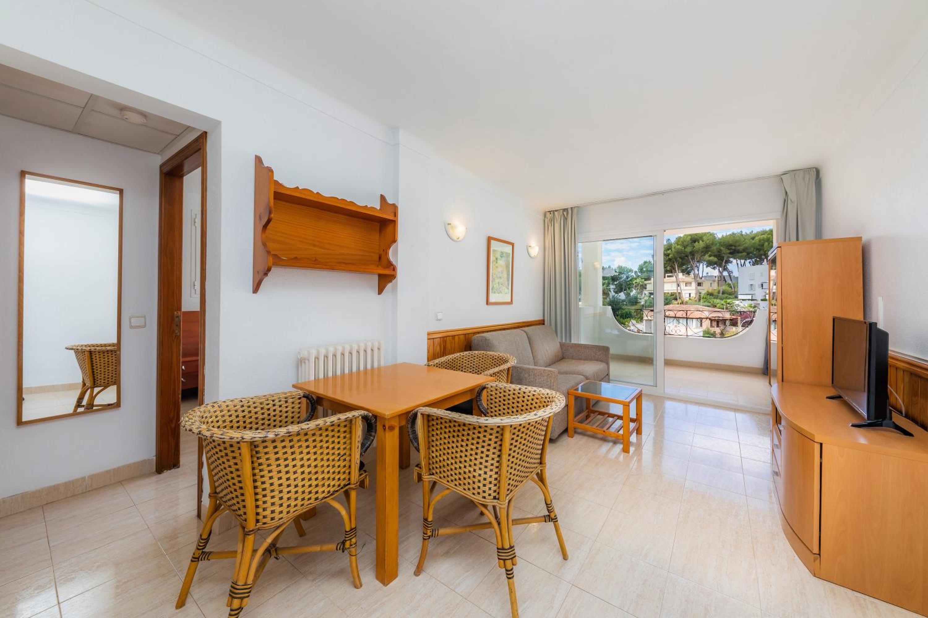 Apartamento de un dormitorio superior con balcón