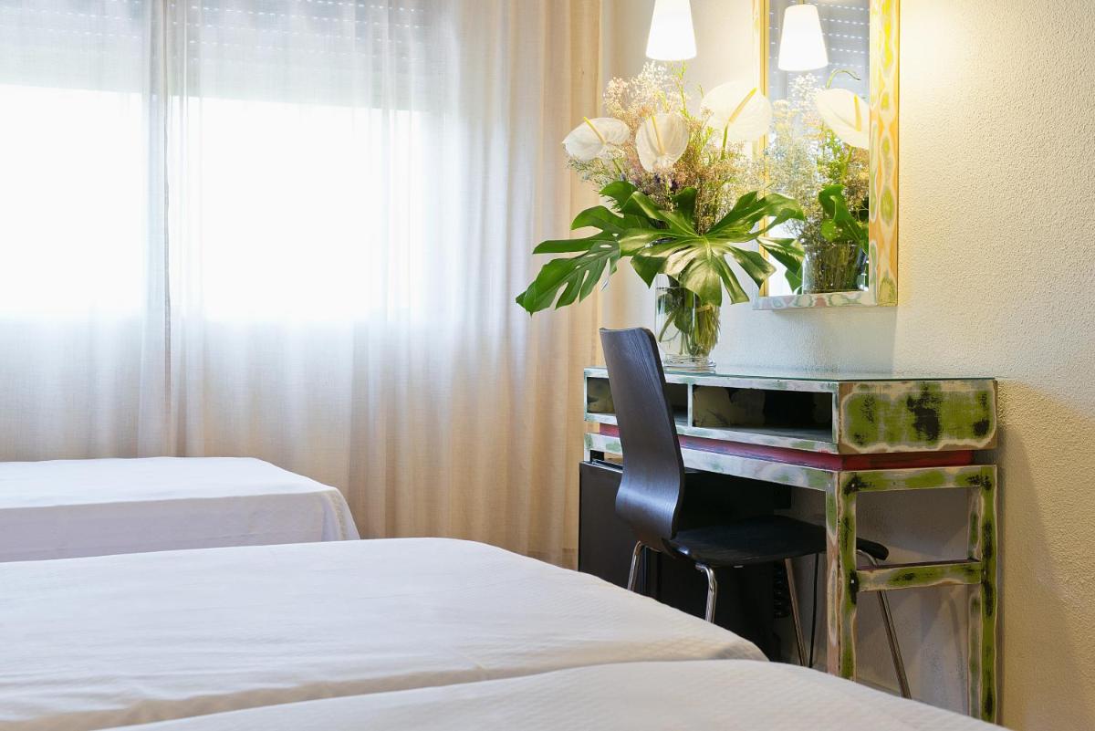 Double or Twin Room with Extra Bed photo 3