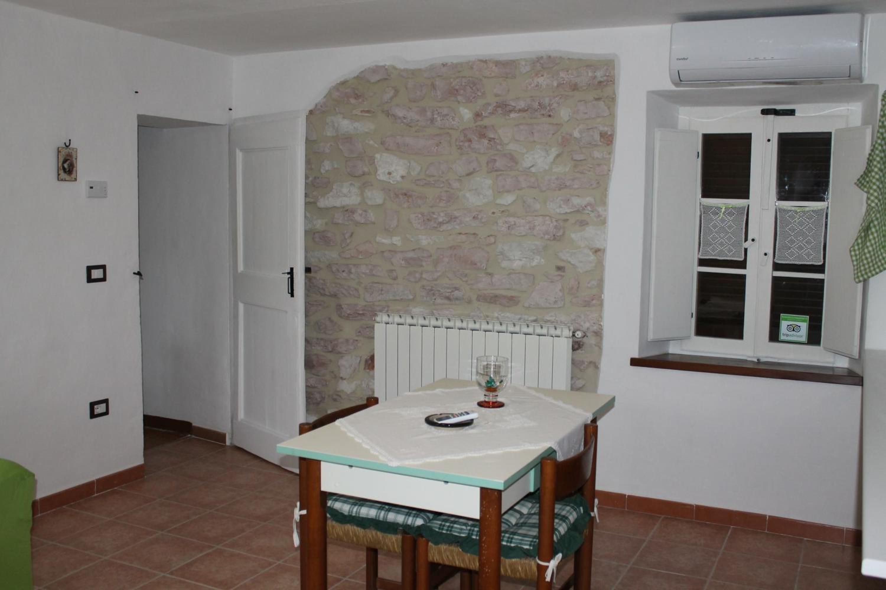 Double Room - Photo 5