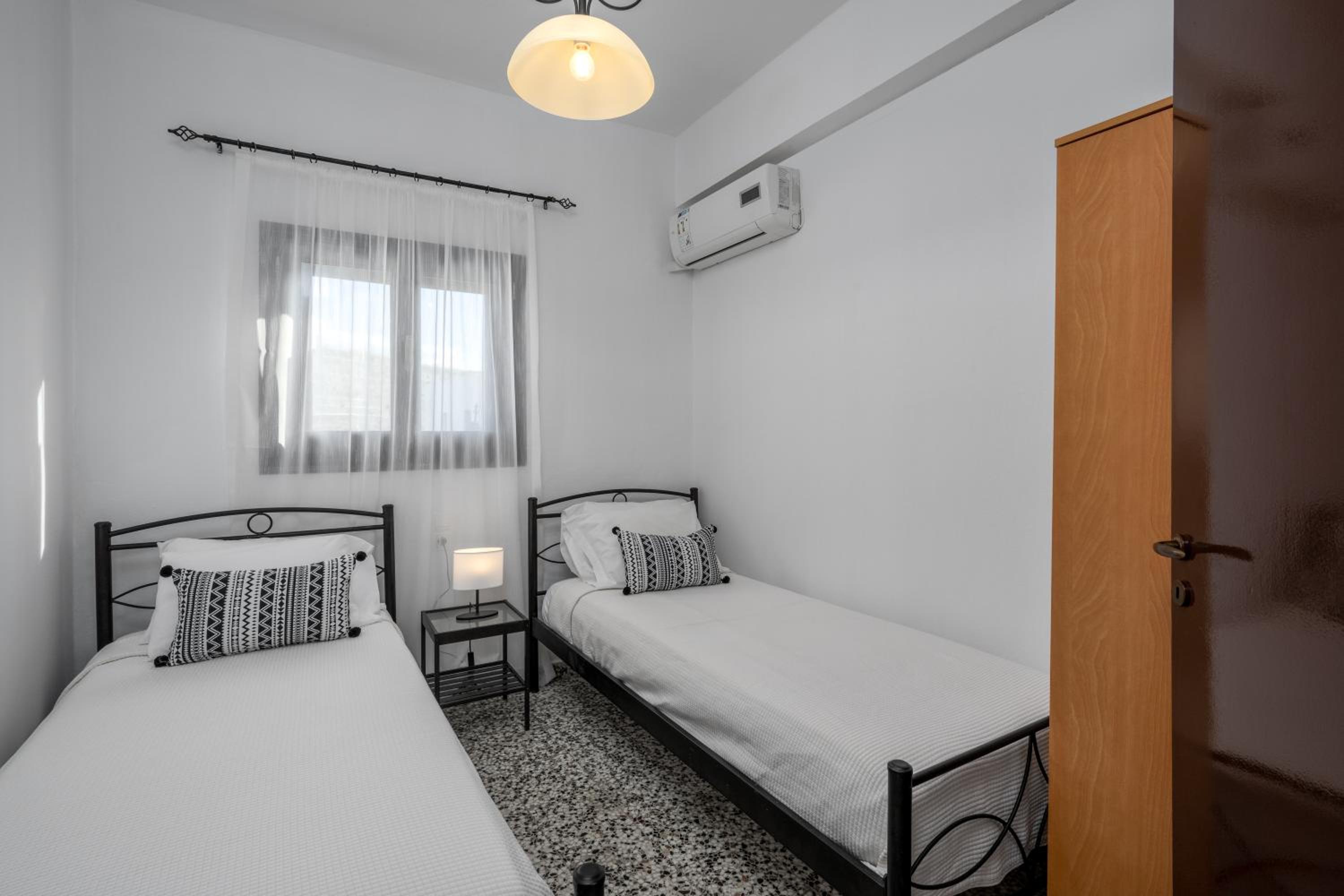 Three-Bedroom Villa photo 1