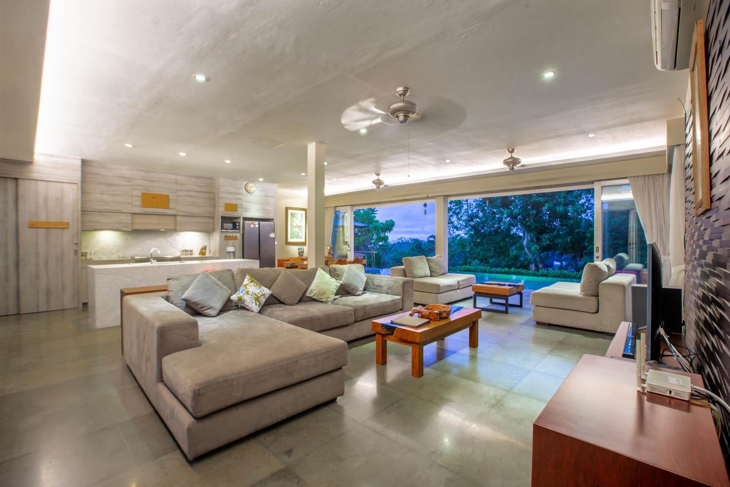 Three-Bedroom Villa photo 1