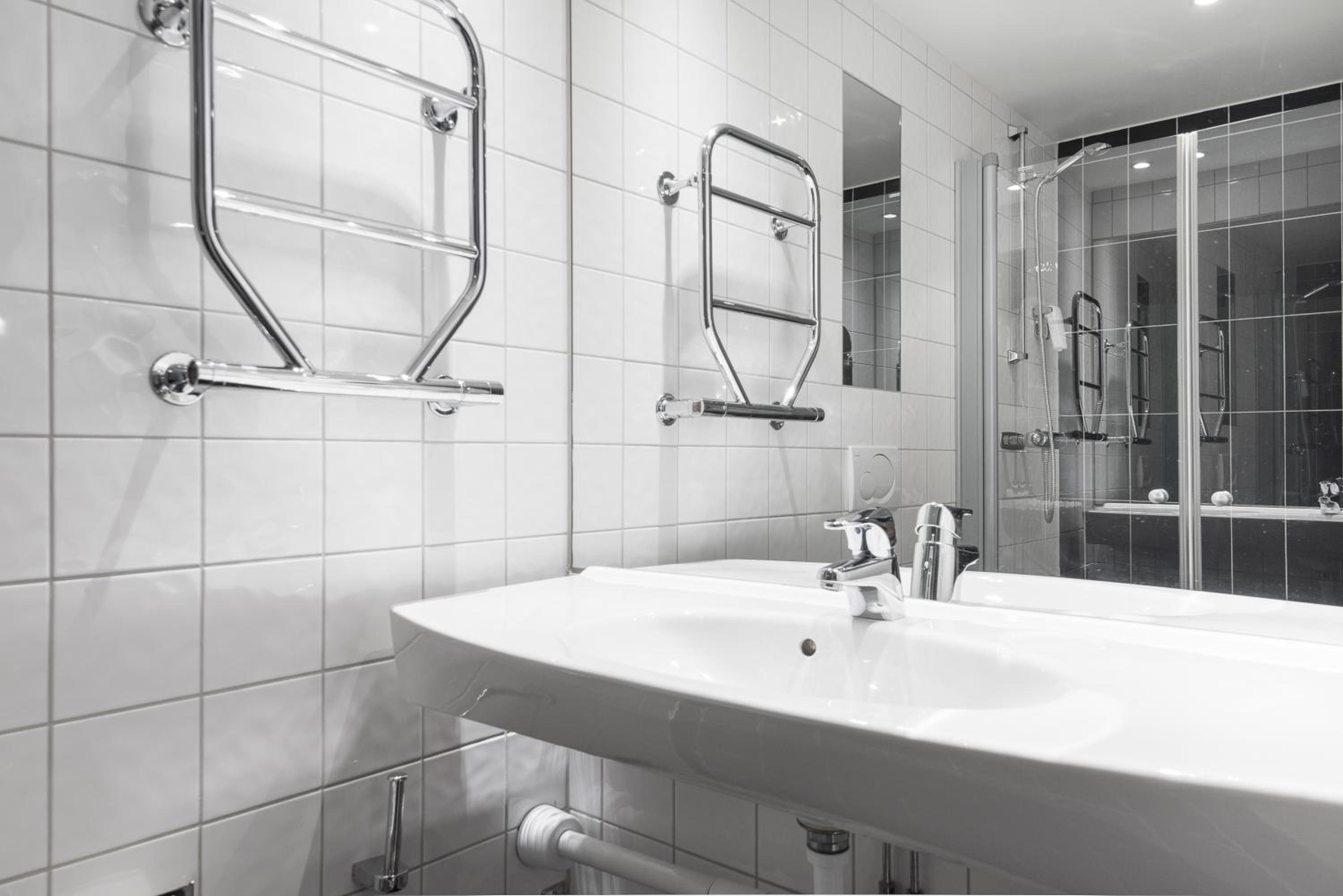 Standard Double or Twin Room - Photo 3